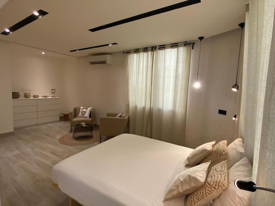 Villa Ramses Fidjrosse Benin , 7 pièces Rooftop + 5 min plages