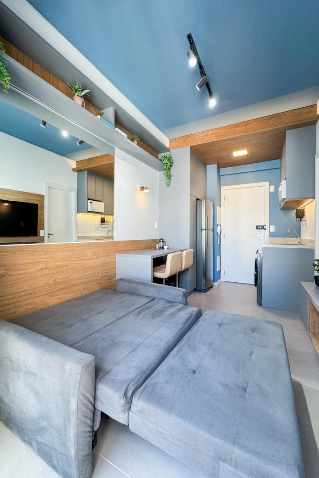 Apartamento com Varanda Excelente Localização no Itaim bibi