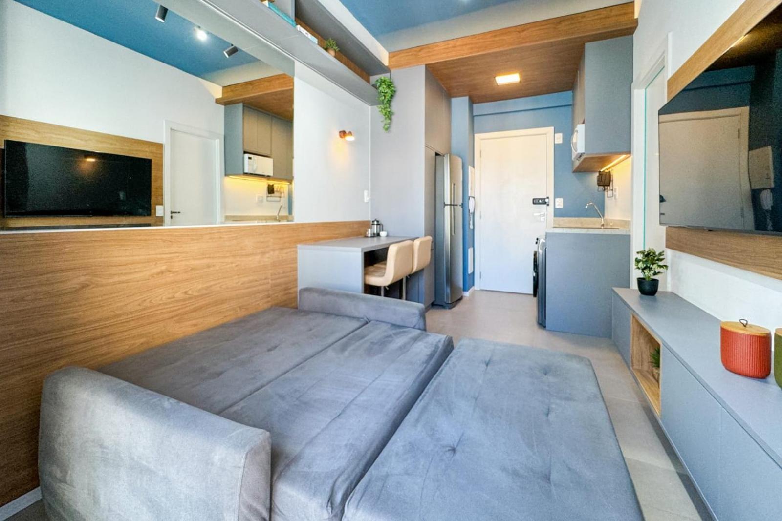 Apartamento com Varanda Excelente Localização no Itaim bibi