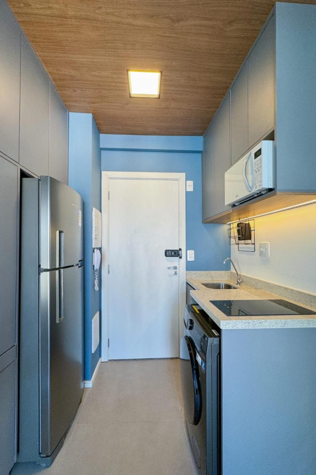 Apartamento com Varanda Excelente Localização no Itaim bibi