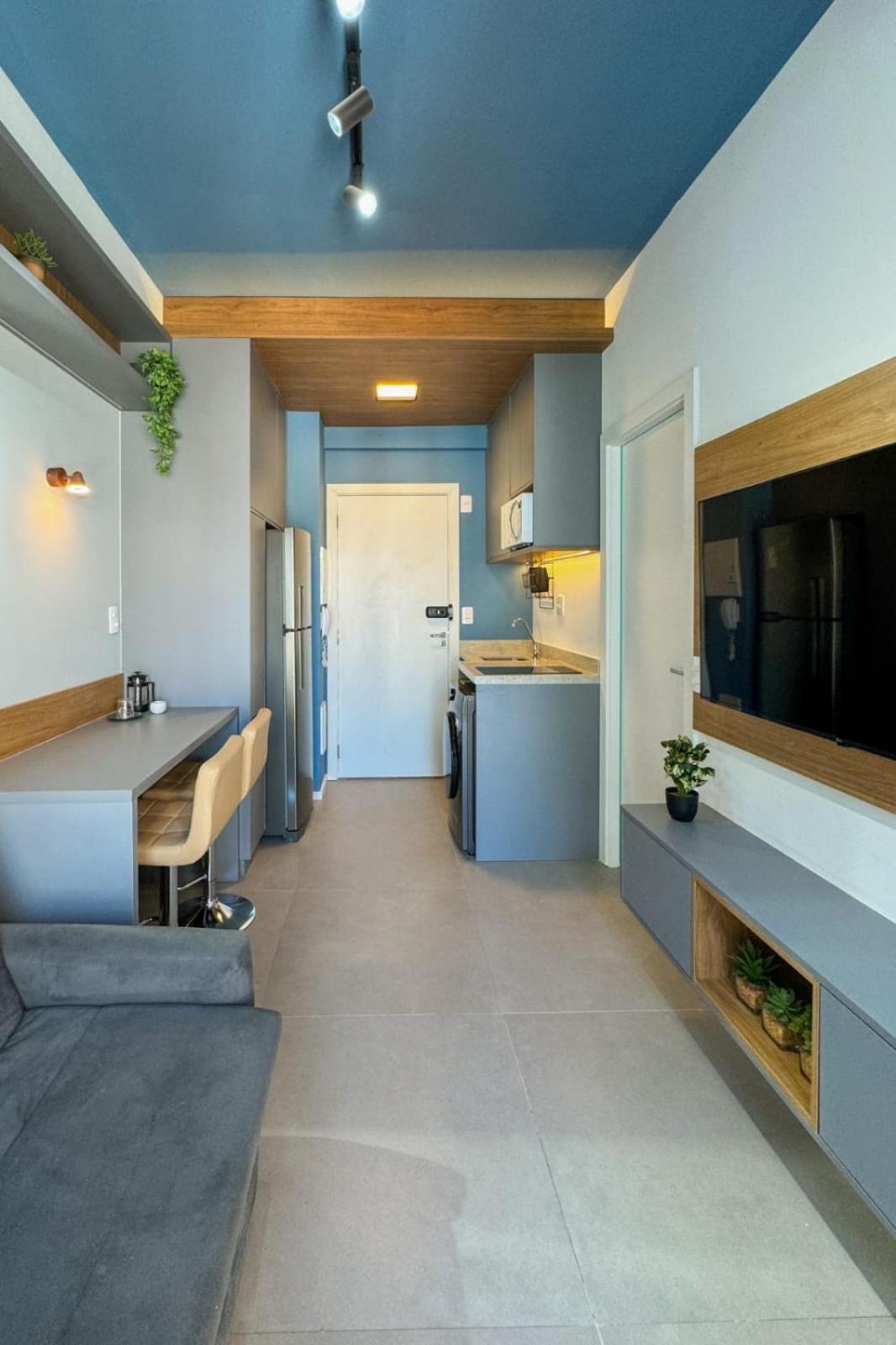 Apartamento com Varanda Excelente Localização no Itaim bibi