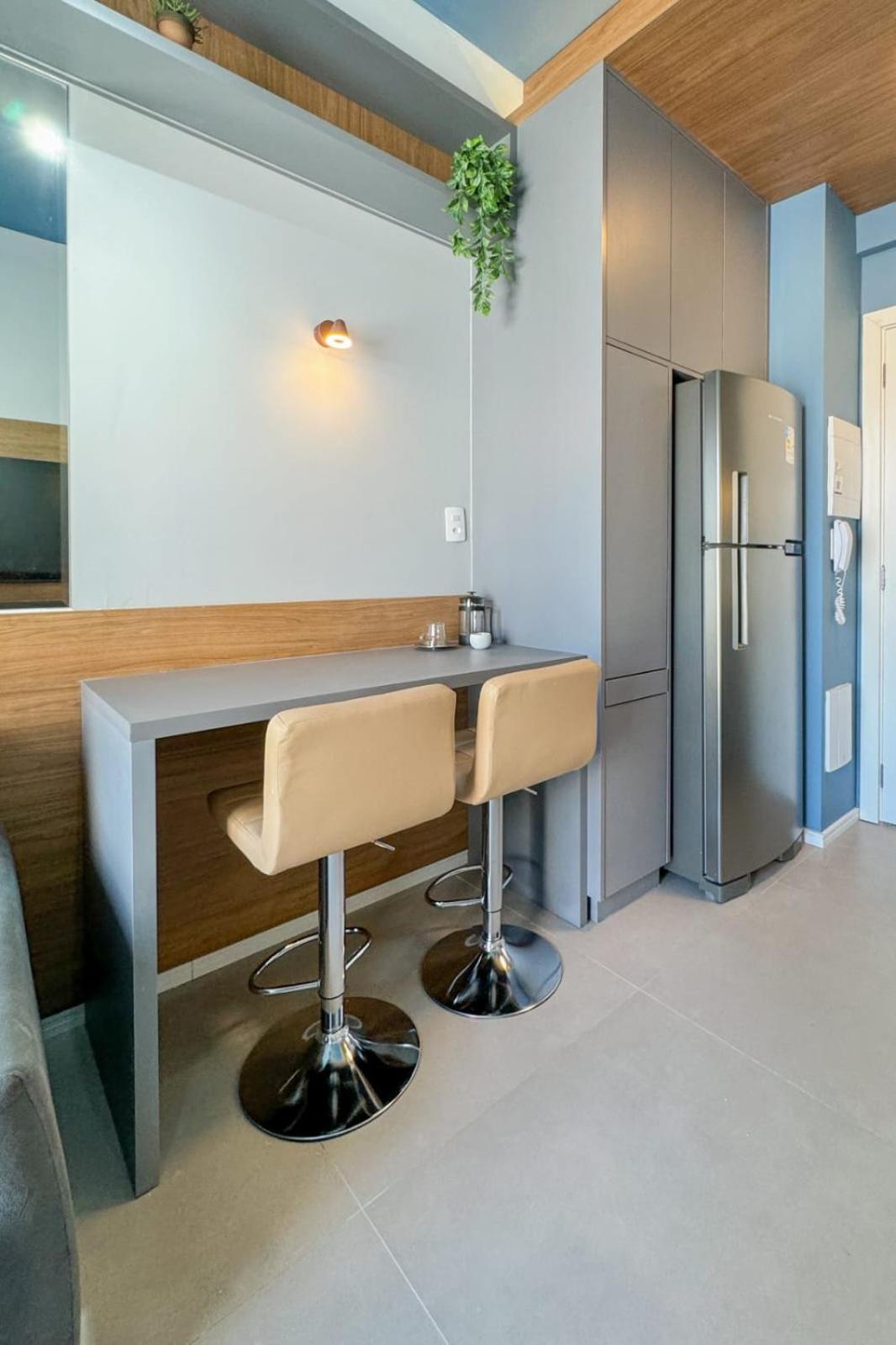 Apartamento com Varanda Excelente Localização no Itaim bibi