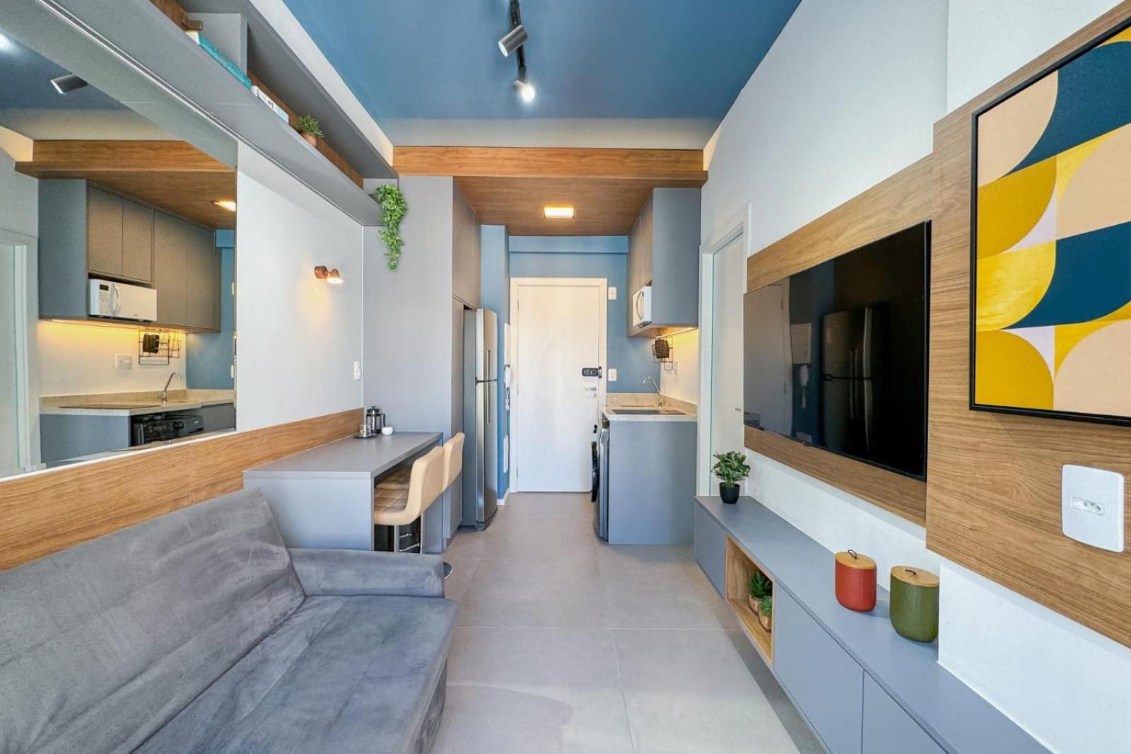 Apartamento com Varanda Excelente Localização no Itaim bibi