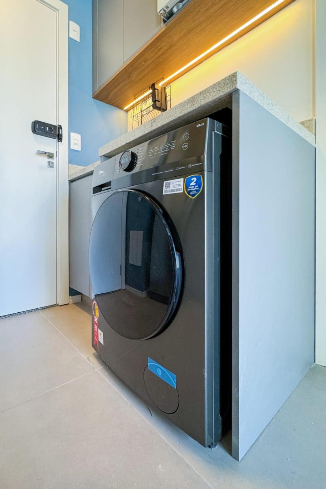 Apartamento com Varanda Excelente Localização no Itaim bibi