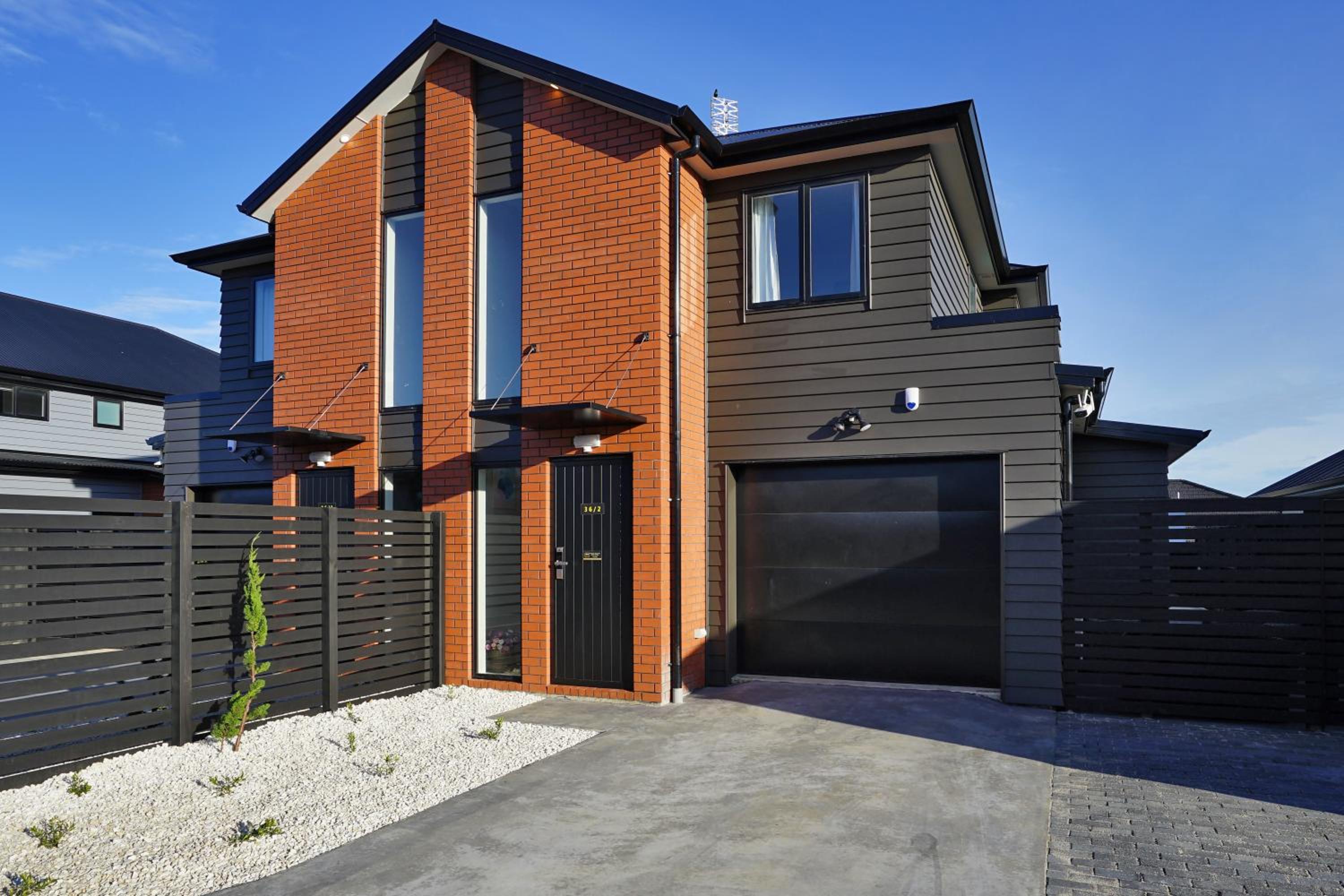 New cosy house, close to shoppong center view 3