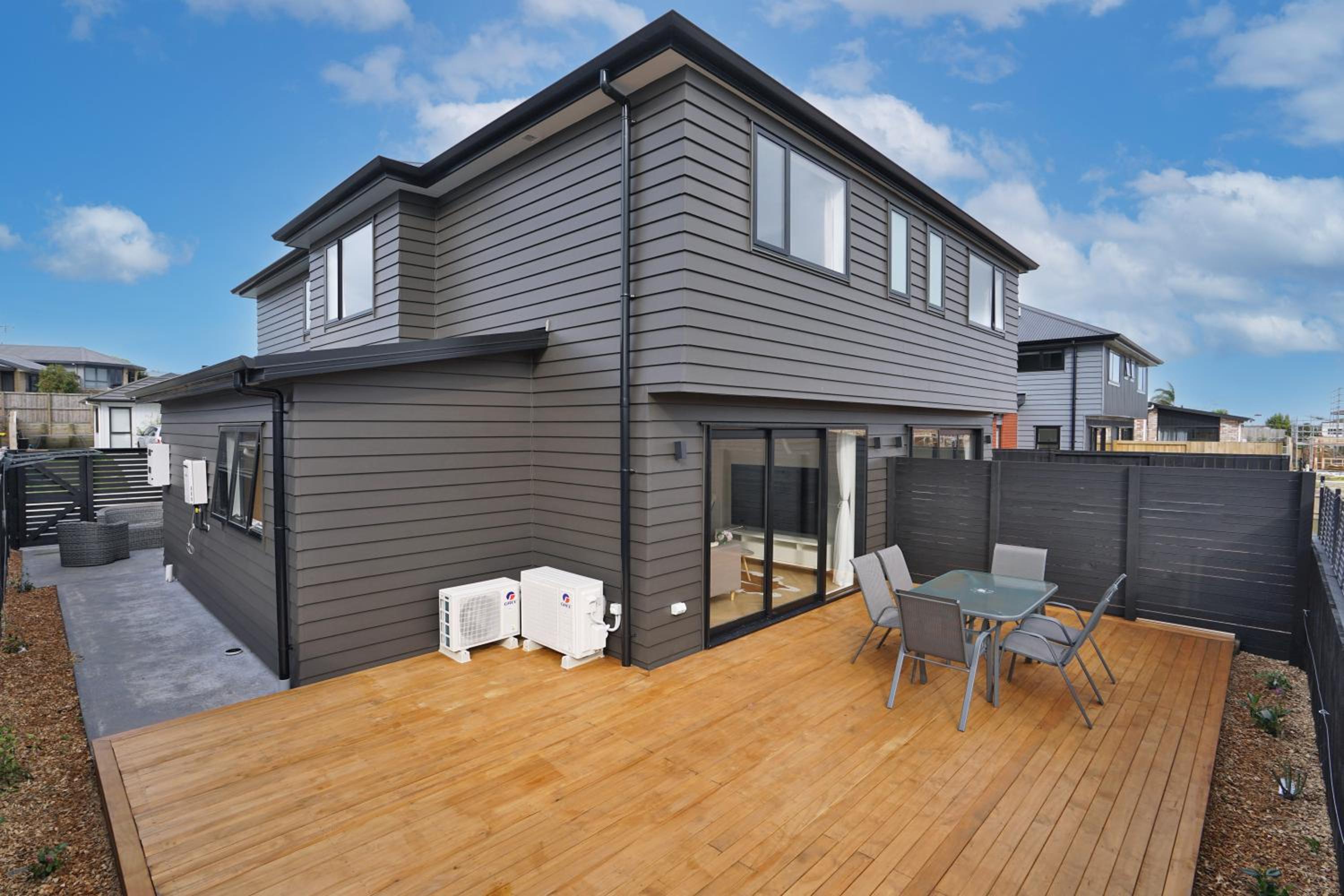 New cosy house, close to shoppong center view 4