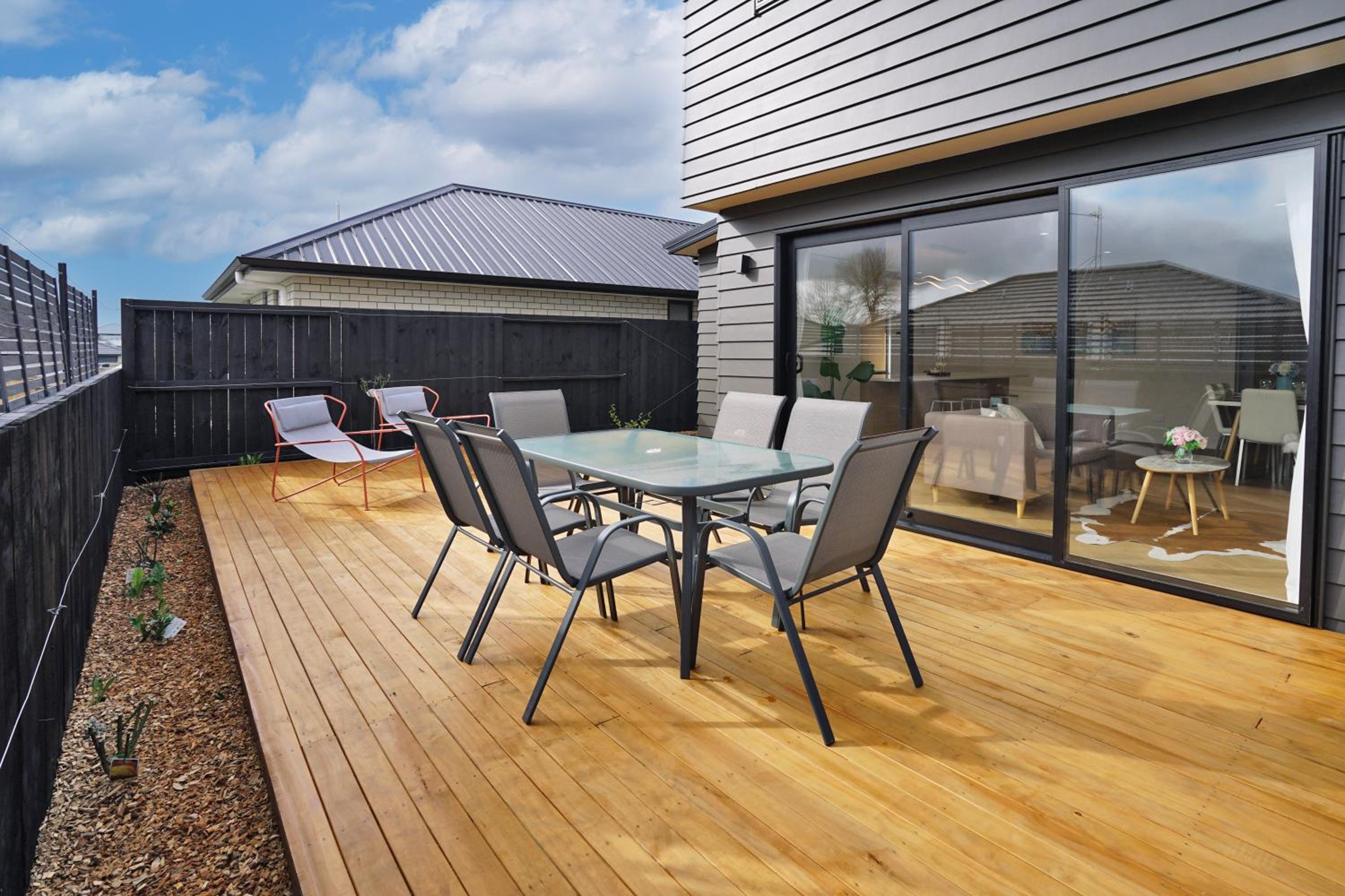 New cosy house, close to shoppong center view 5