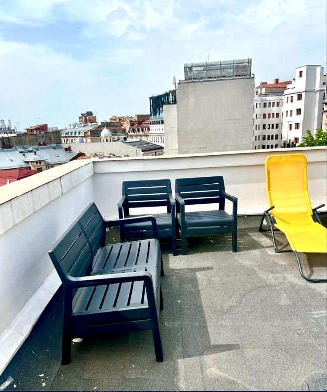 Rooftop Apartment Street Doamnei