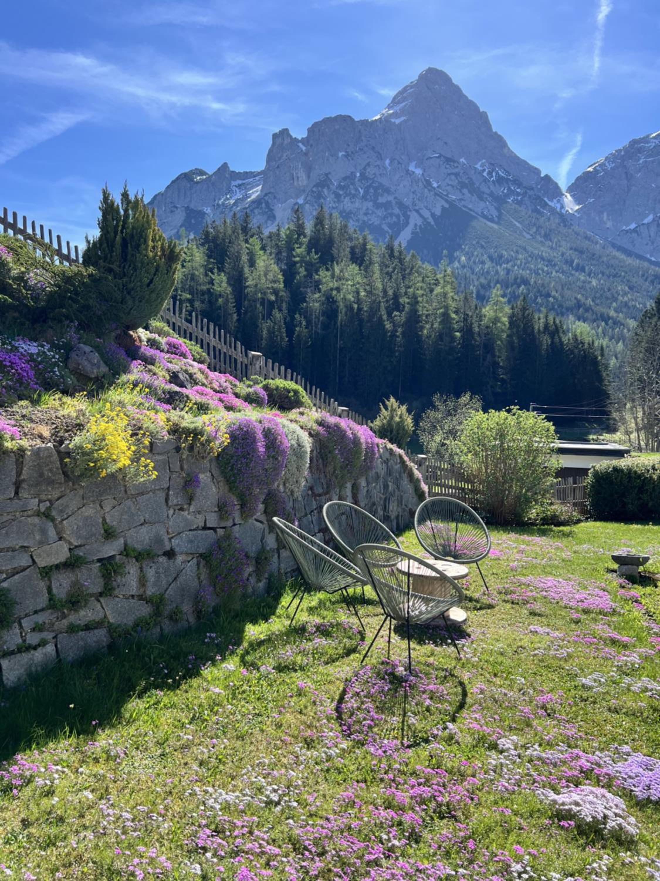 Alpinum Hostel Biberwier - Günstige Privatzimmer in der Zugspitz Arena