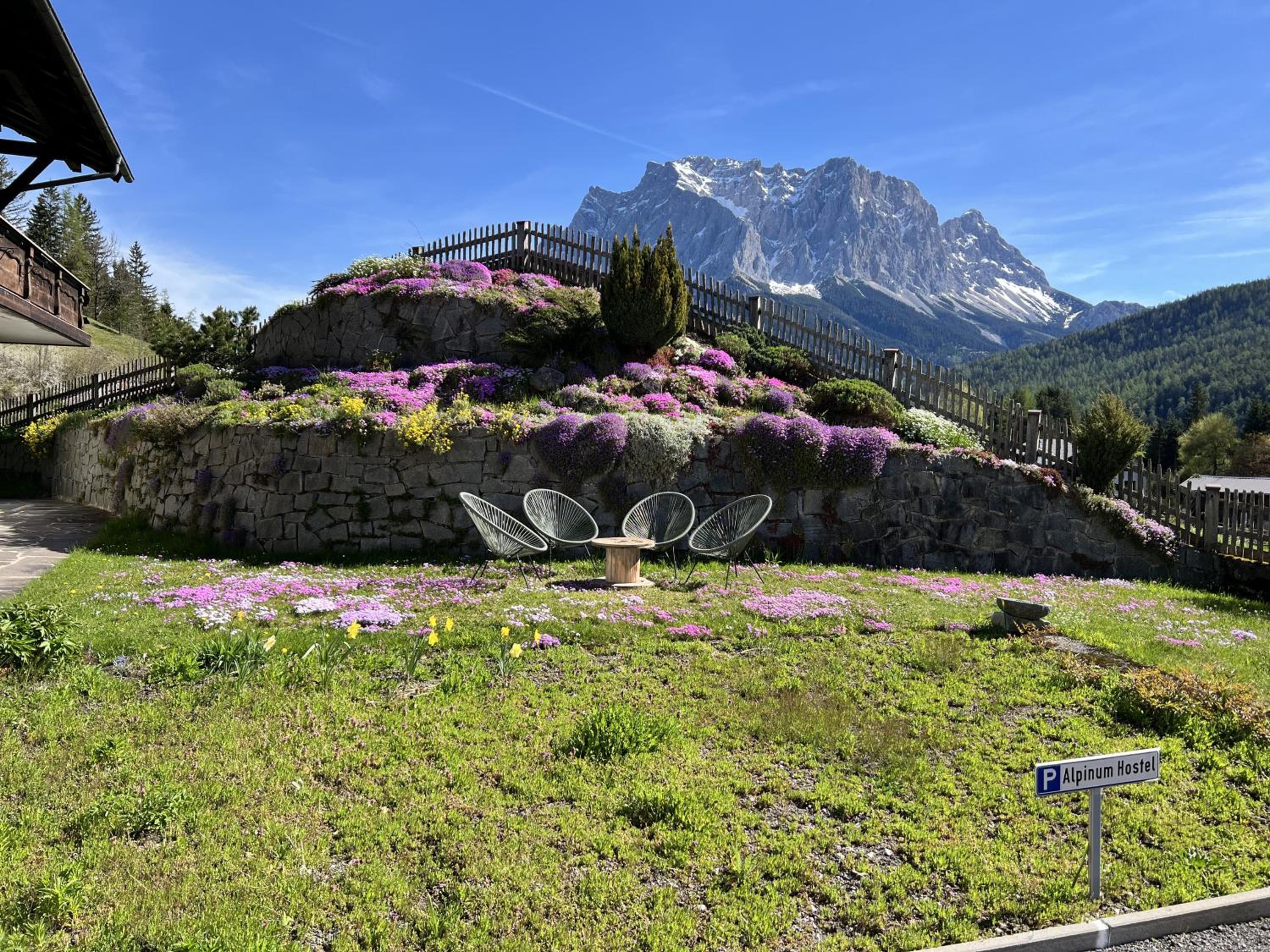 Alpinum Hostel Biberwier - Günstige Privatzimmer in der Zugspitz Arena