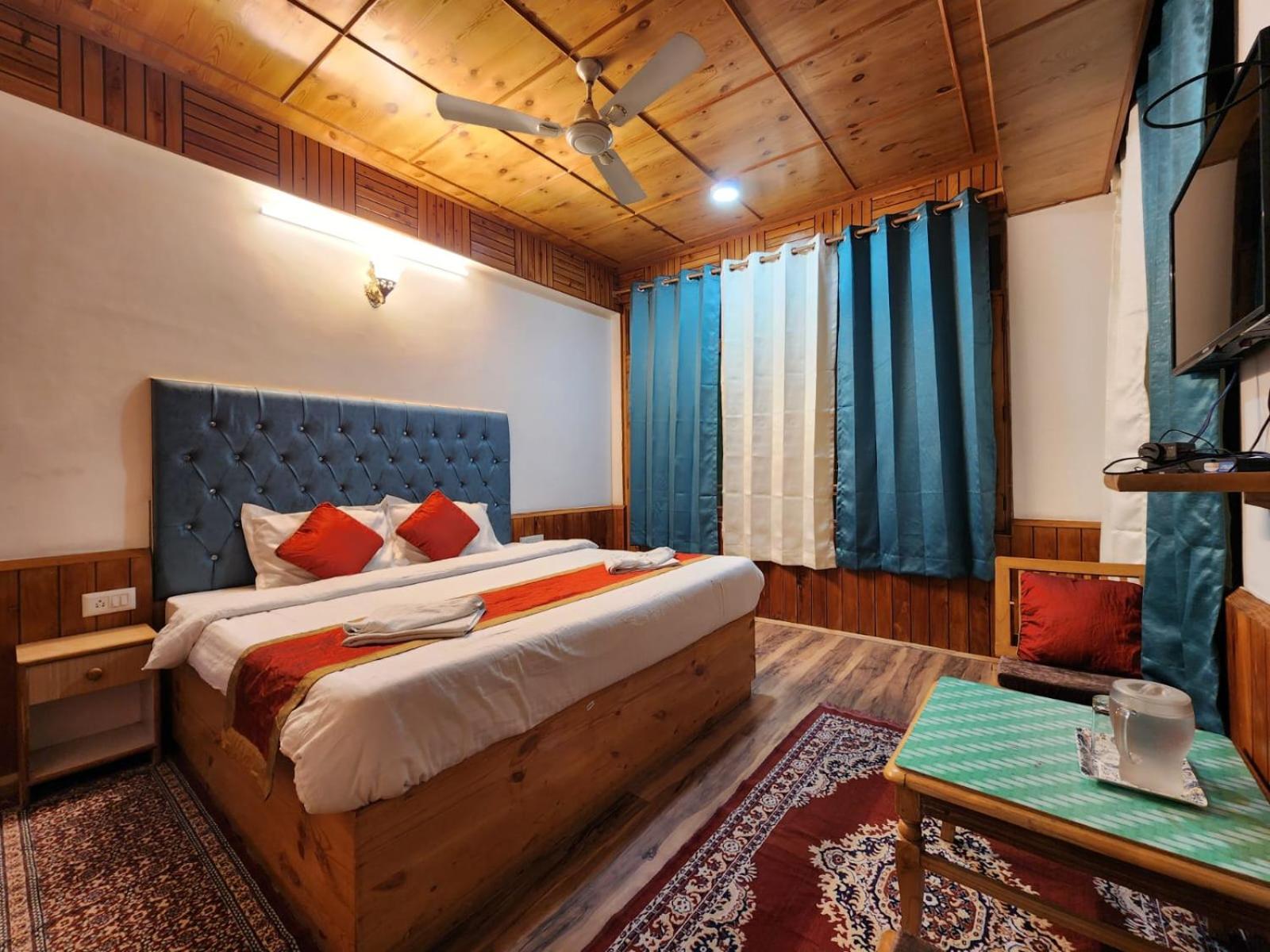 Woody Wood 6BHK view 2
