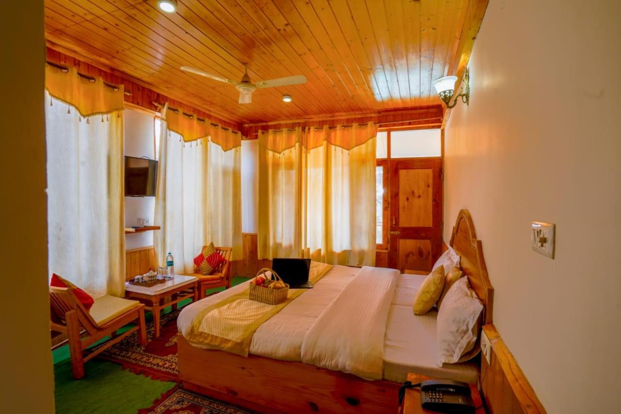 Woody Wood 6BHK view 5