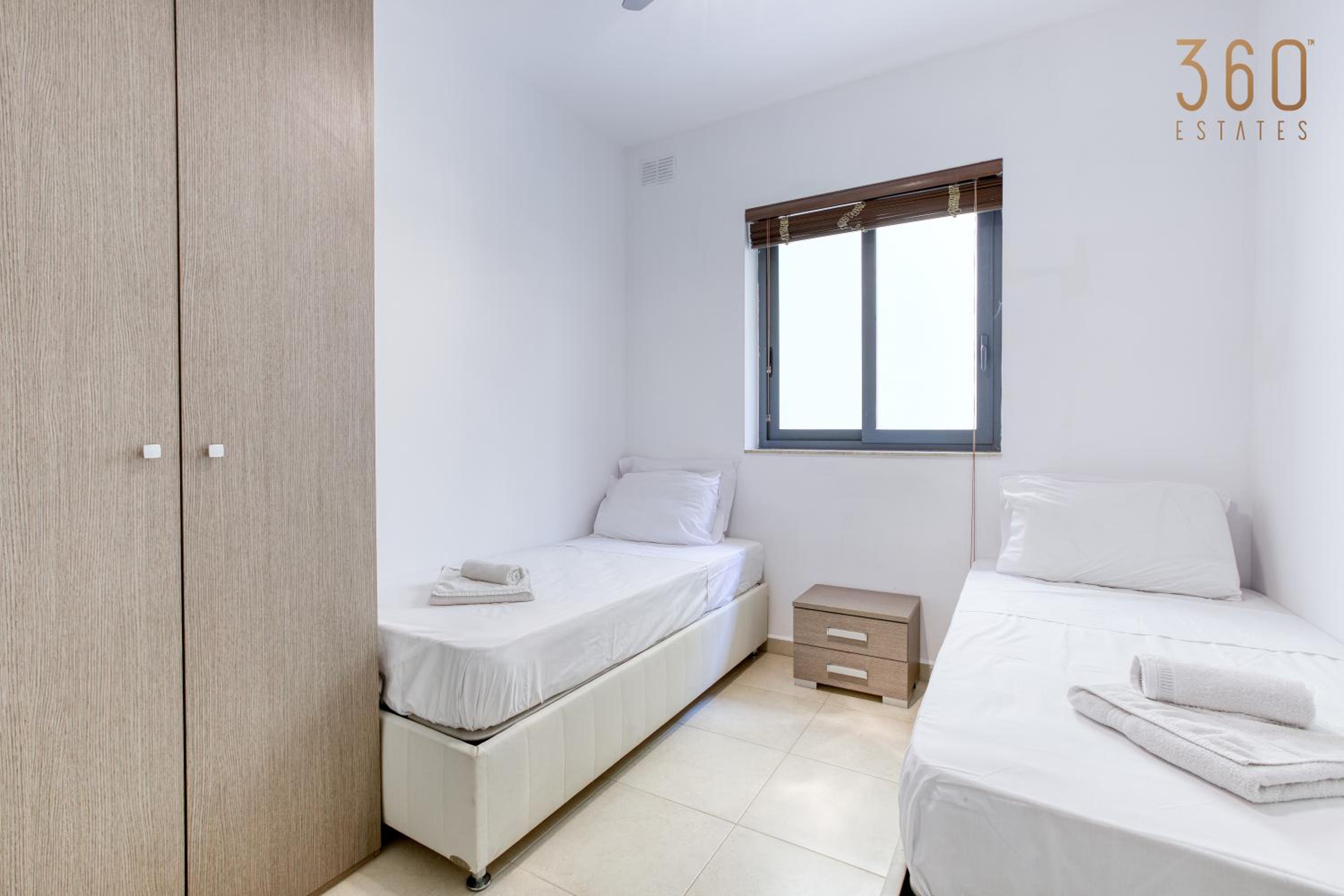 Cosy 2BR home just steps away from the Promenade by 360 Estates photo 3