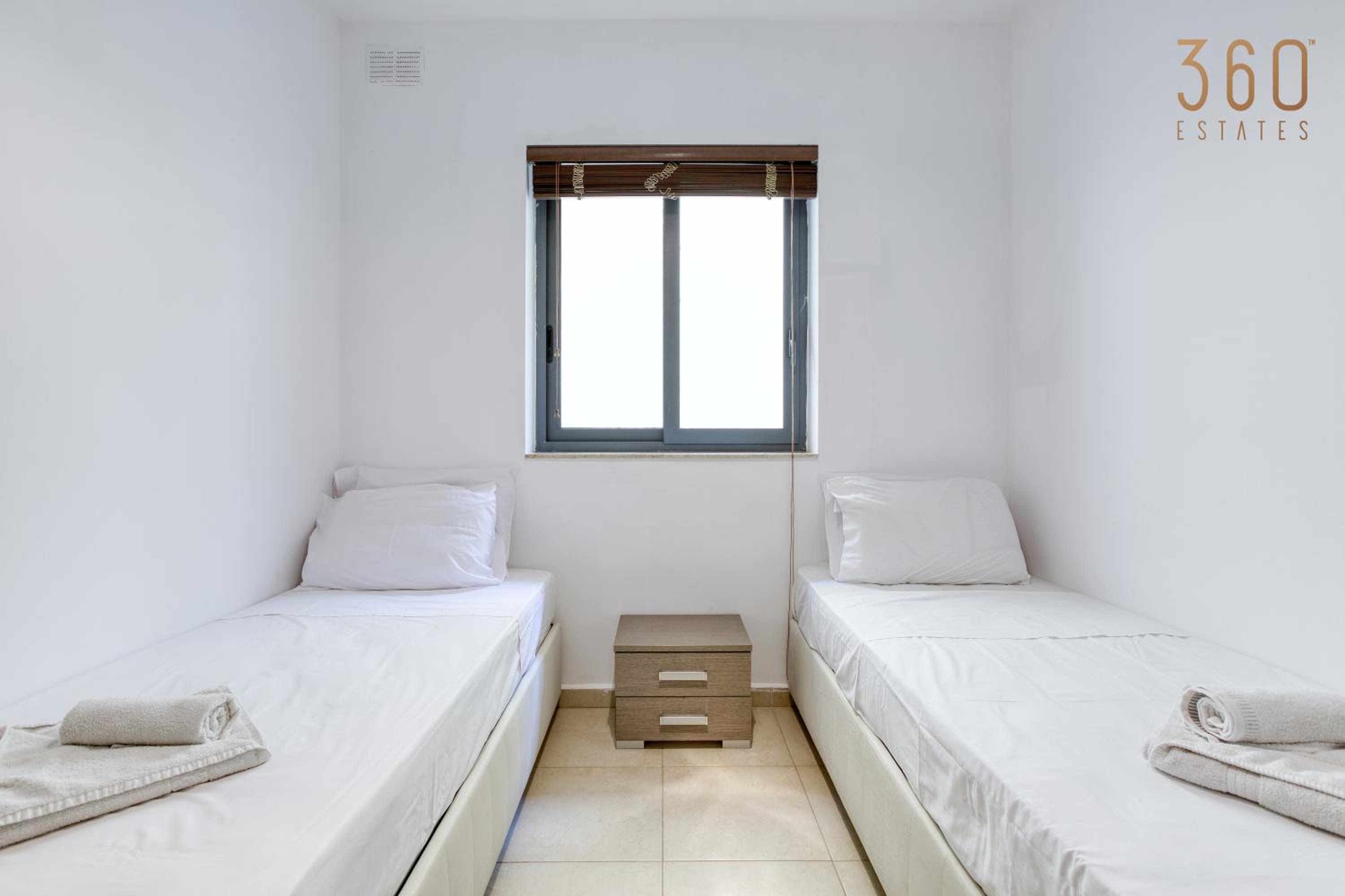 Cosy 2BR home just steps away from the Promenade by 360 Estates photo 4