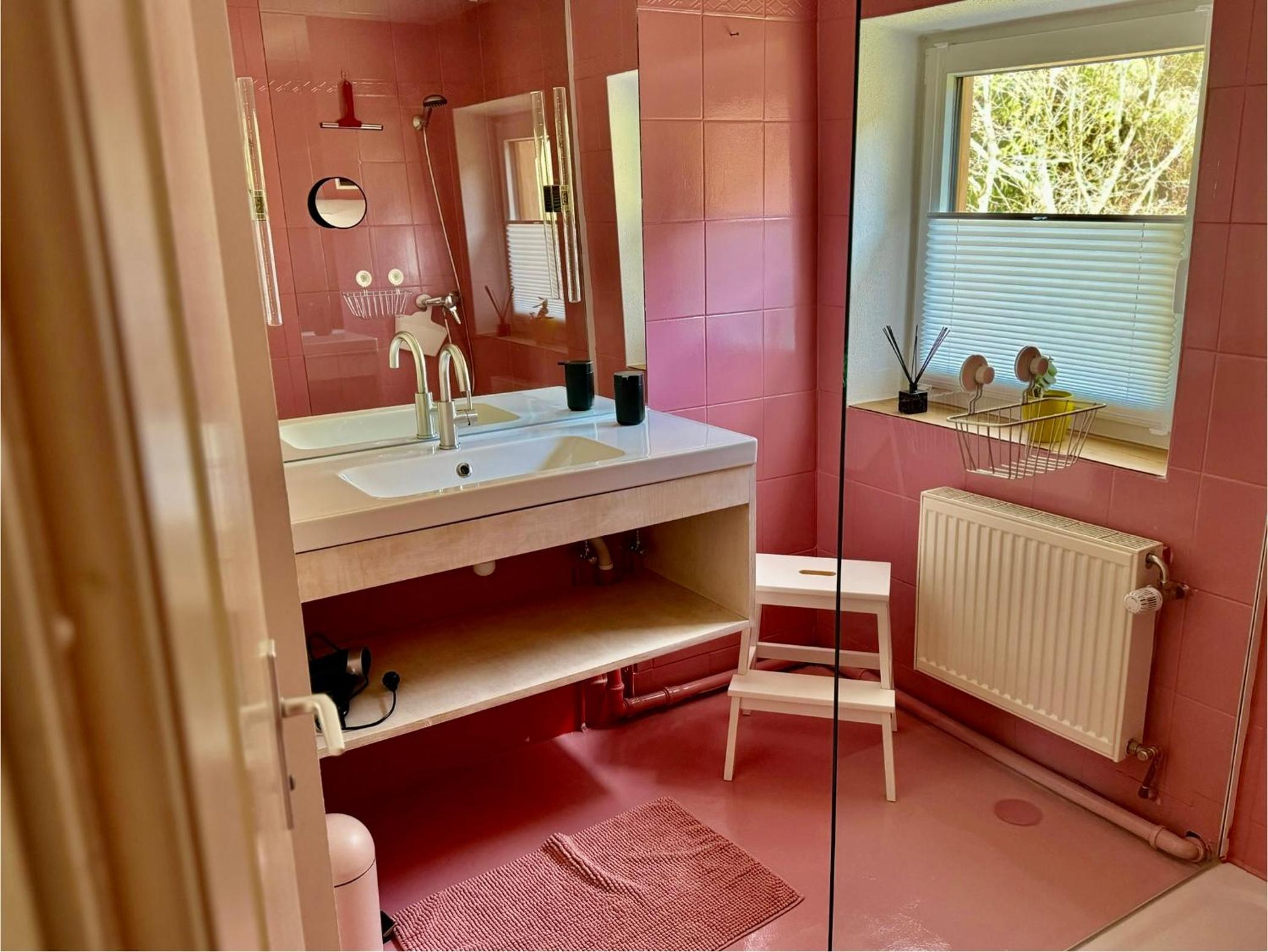 Chalet Franzi - Ruhiges Chalet mit Bergblick, Garten und gratis Eintritt ins Solarbad
