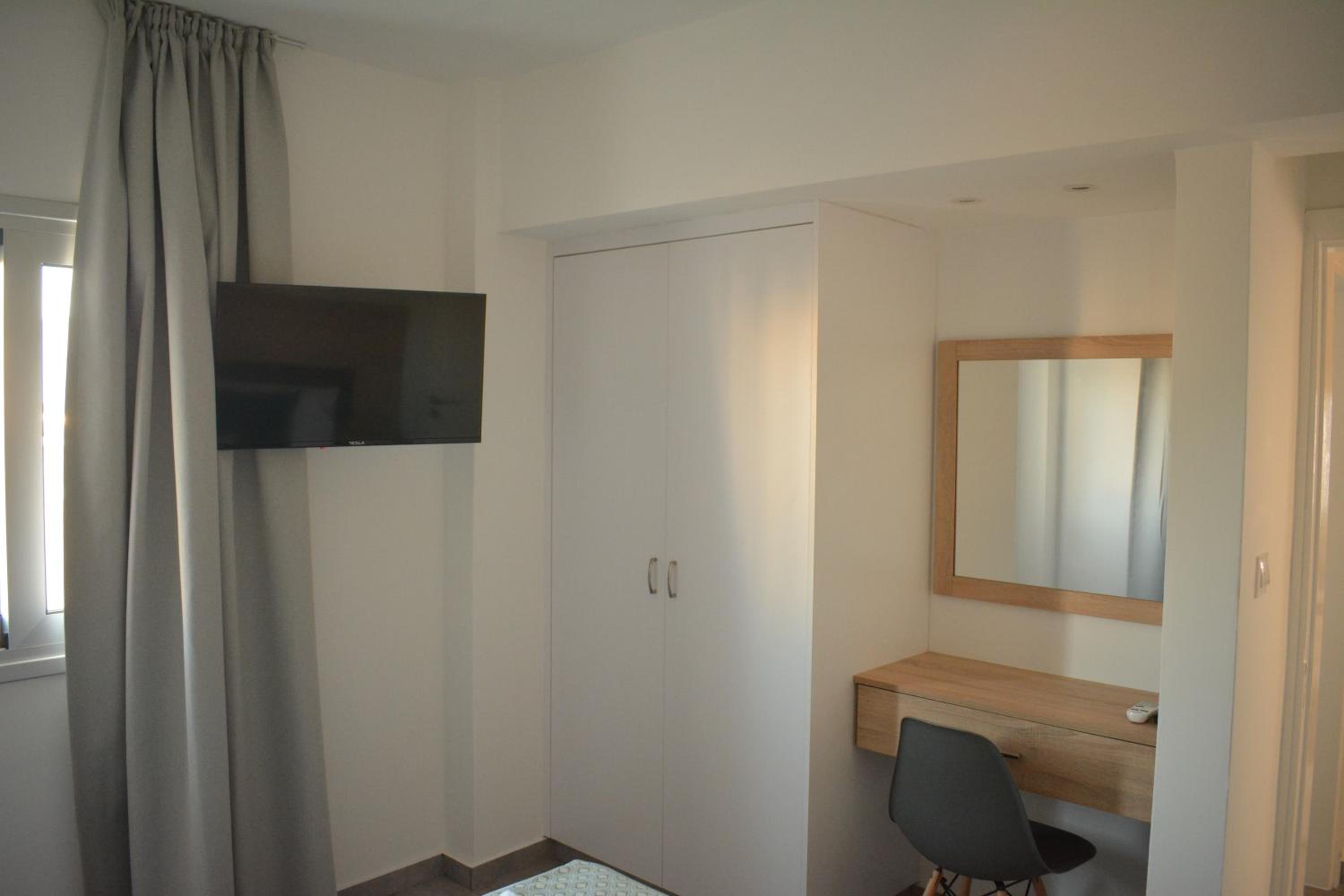 Green Bay Suites