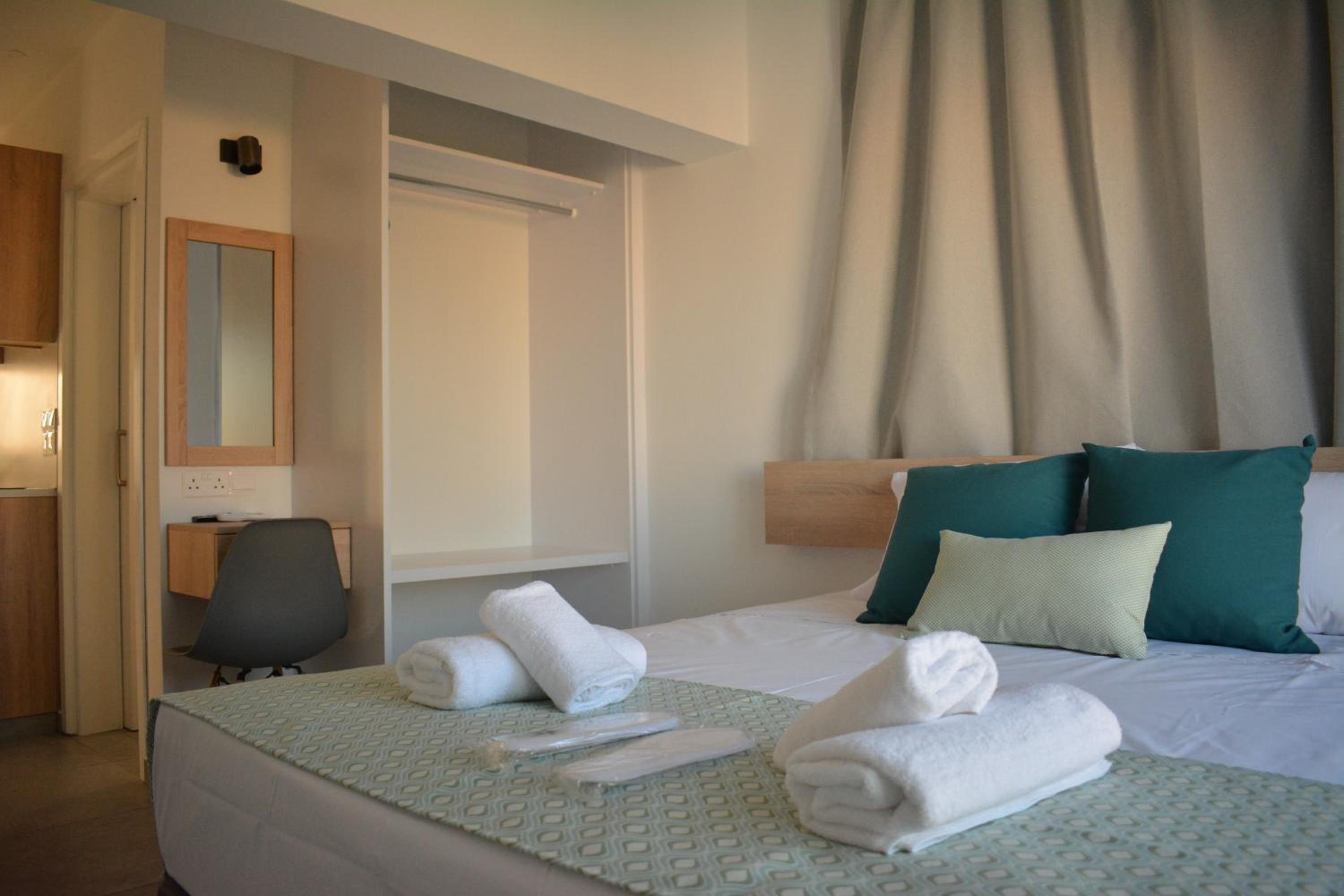 Green Bay Suites