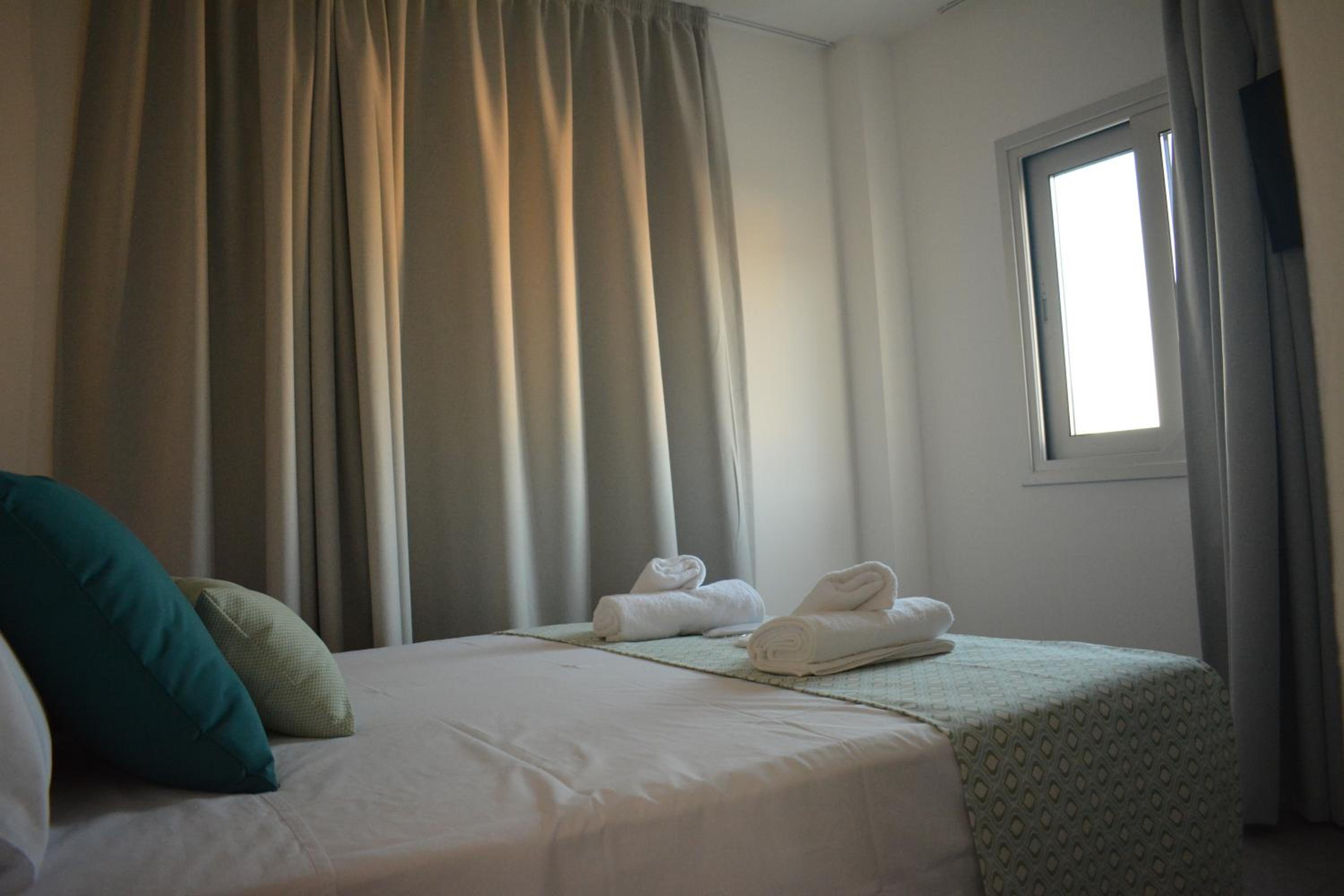 Green Bay Suites