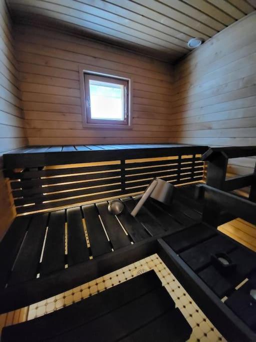 Viihtyisä ja tilava mökki, Pytkykaksonen B