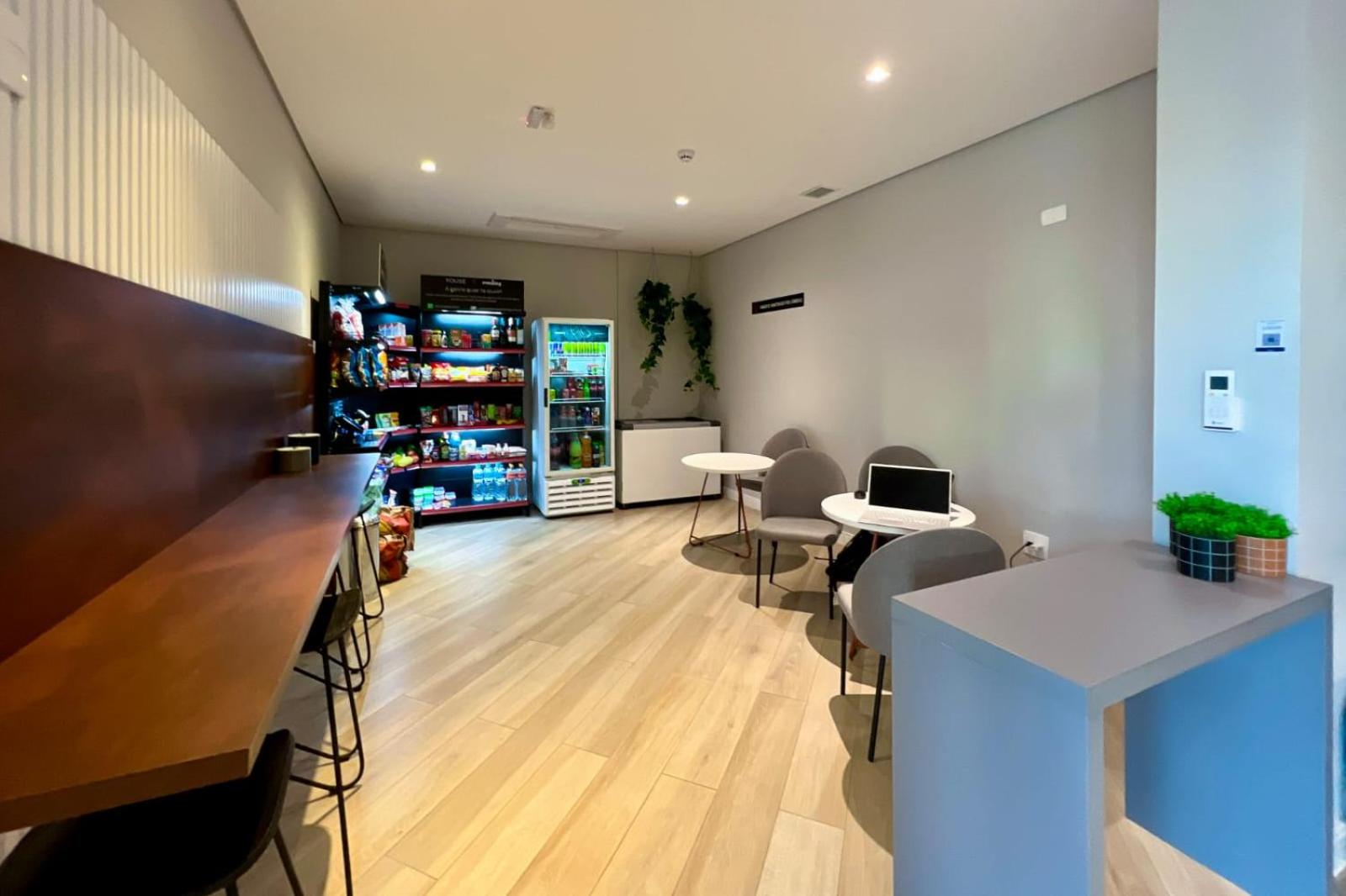 Studio novíssimo, completo e muito bem localizado view 4