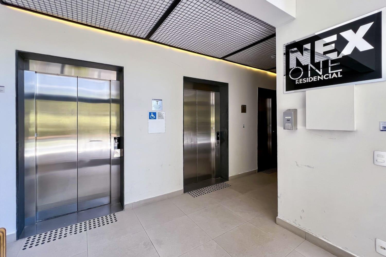 Apartamento com Varanda Excelente Localização no Itaim bibi