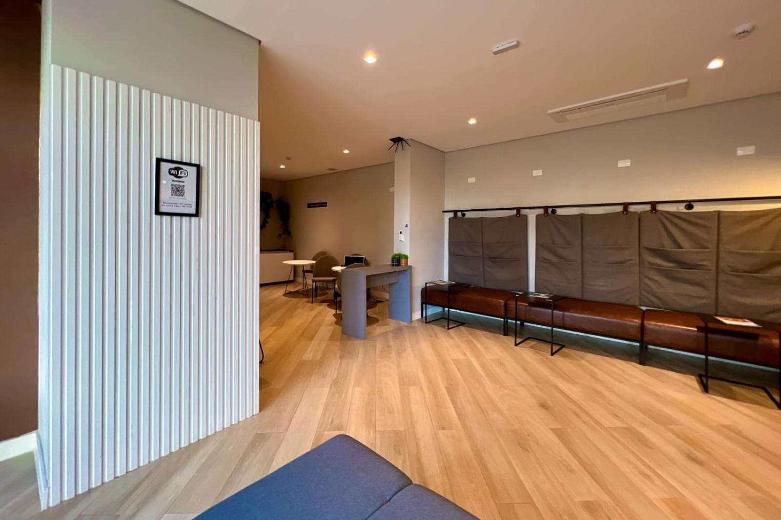 Apartamento com Varanda Excelente Localização no Itaim bibi