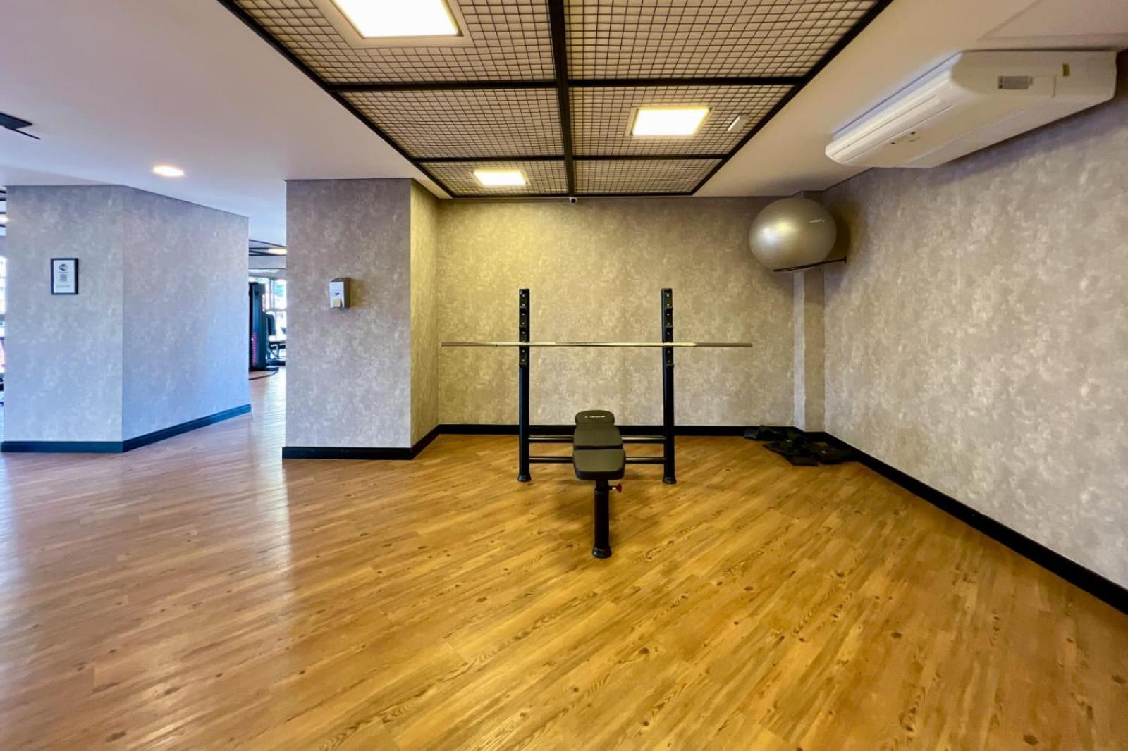 Apartamento com Varanda Excelente Localização no Itaim bibi