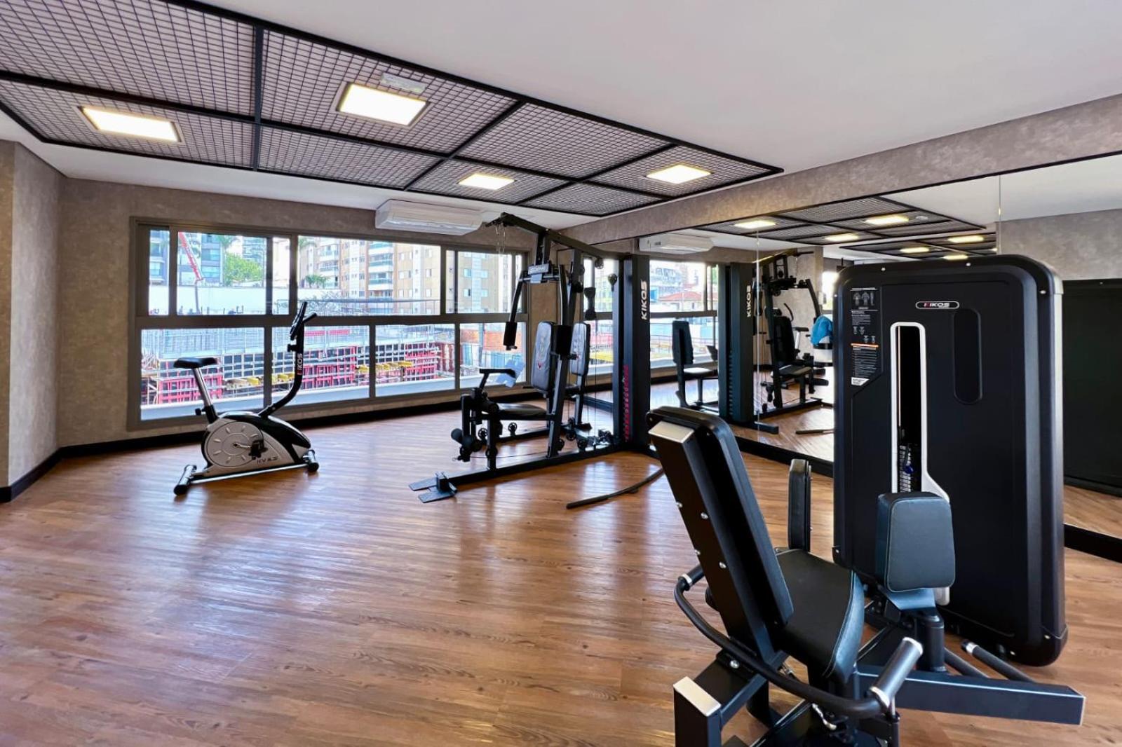 Apartamento com Varanda Excelente Localização no Itaim bibi