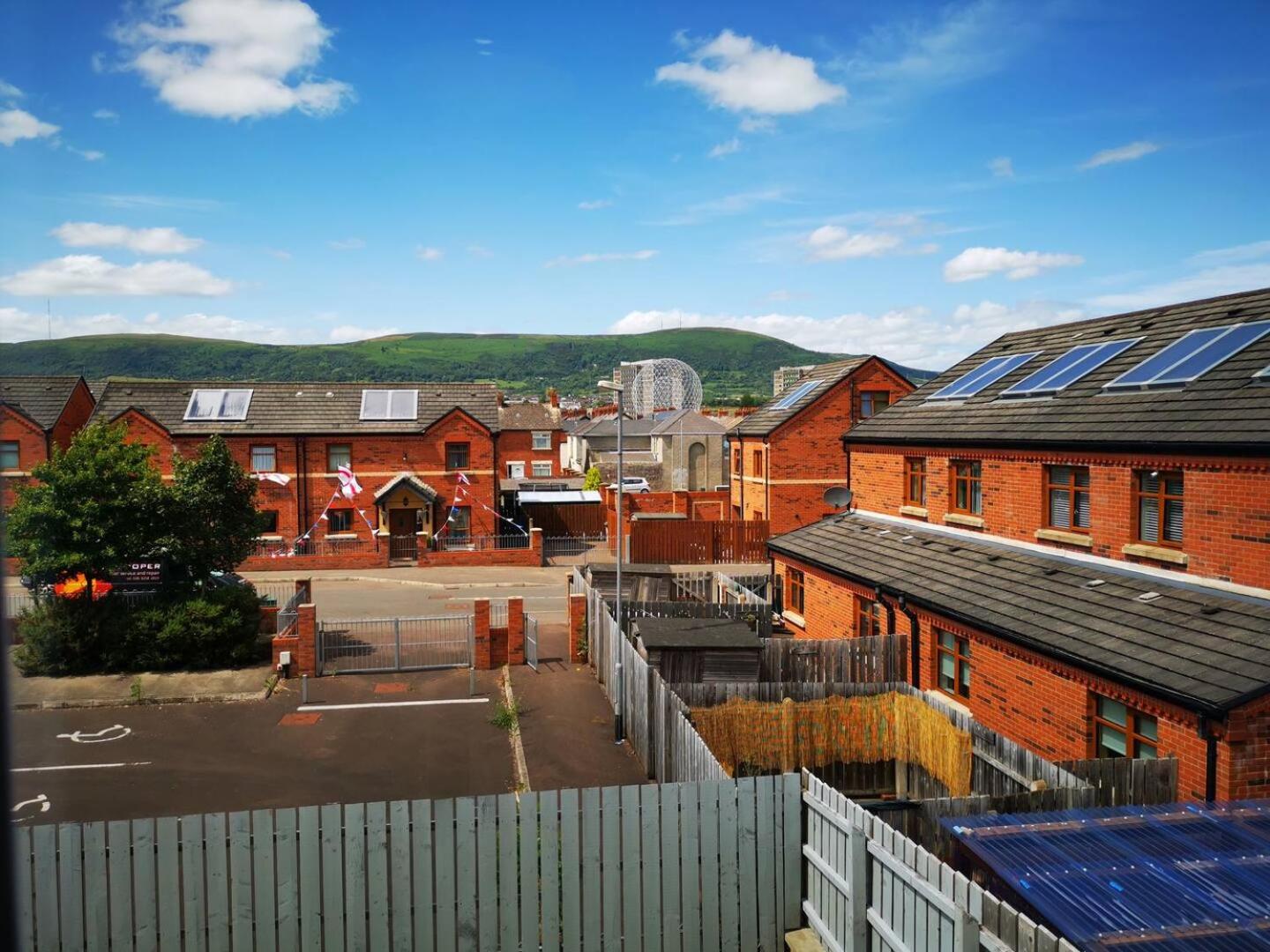 3br Cosy Modern Stay view 5