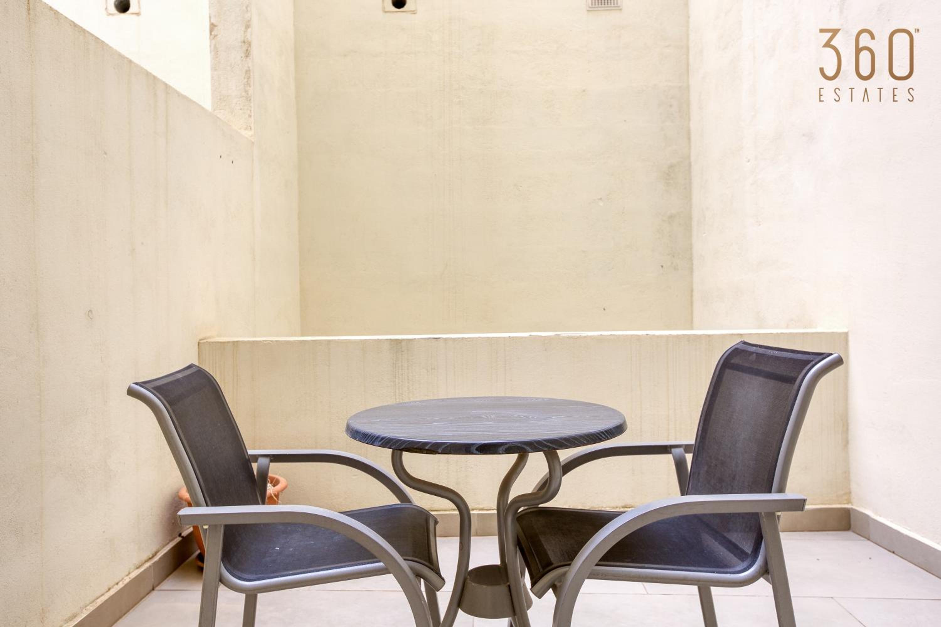 Cosy 1BR home with back terrace in Gzira by 360 Estates view 3