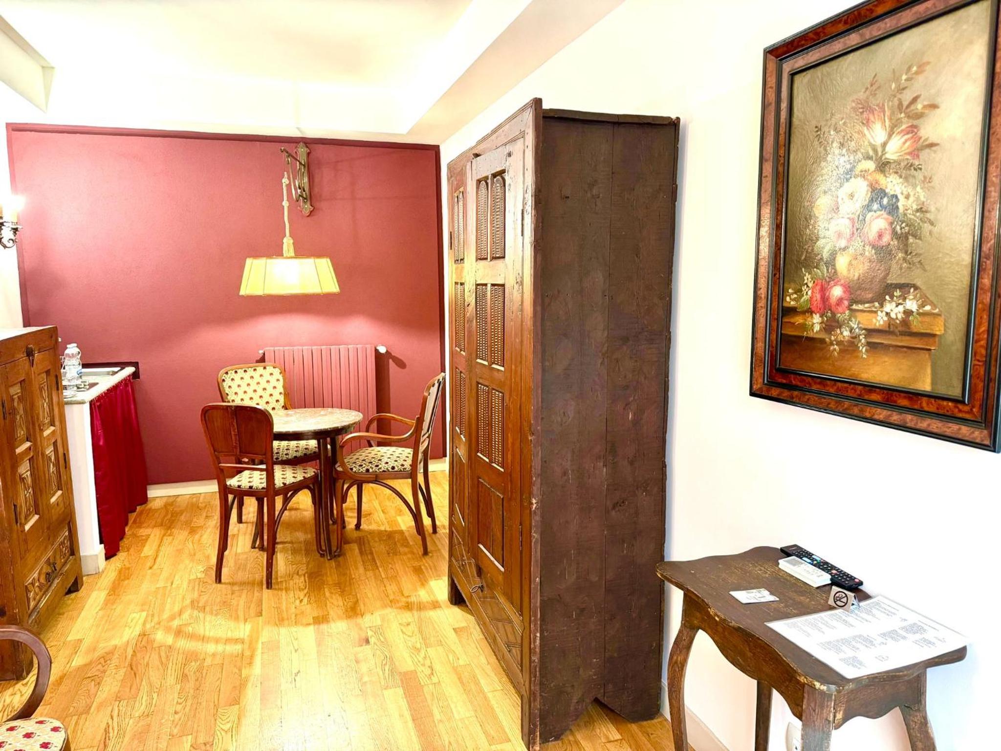 Porta Palace Apartments