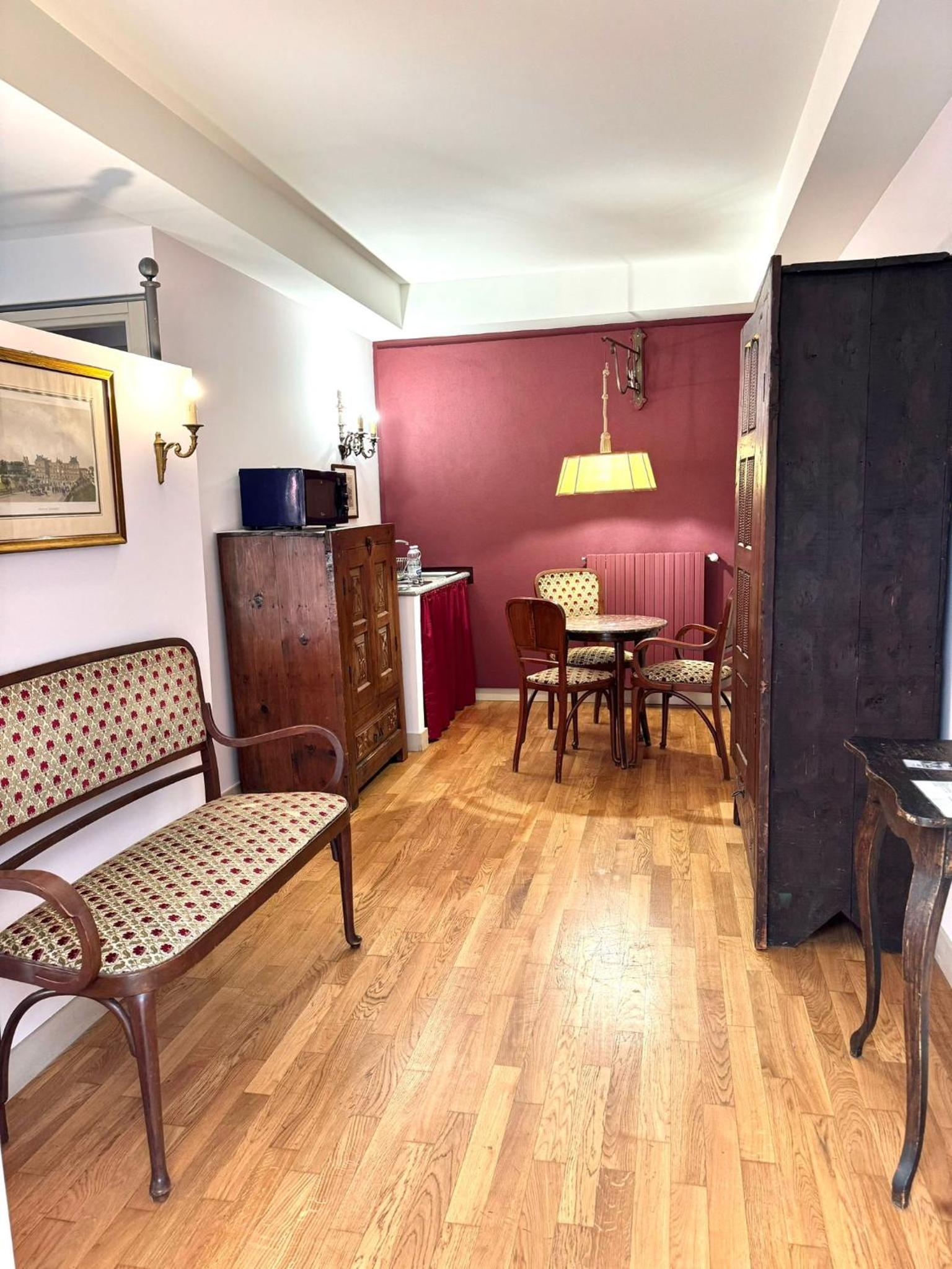 Porta Palace Apartments