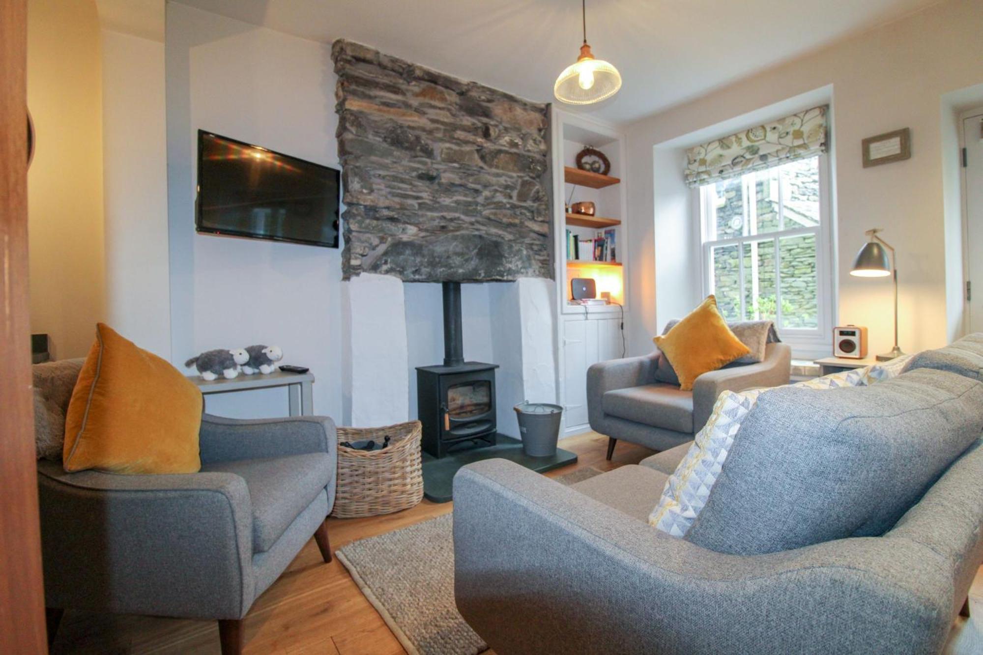 Cosy Cottage within walking distance of shops, pubs in Ambleside with wood burning stove