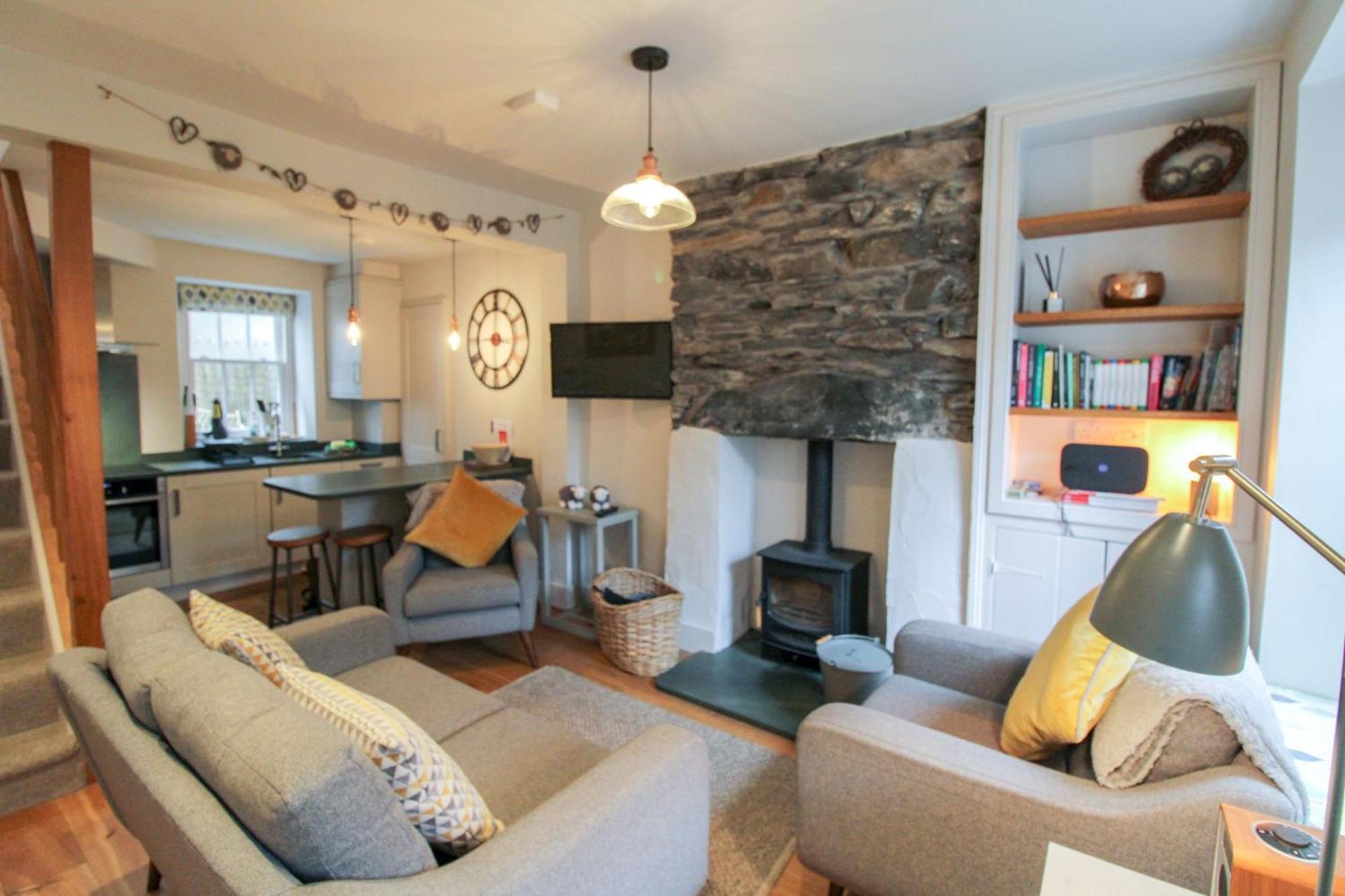 Cosy Cottage within walking distance of shops, pubs in Ambleside with wood burning stove