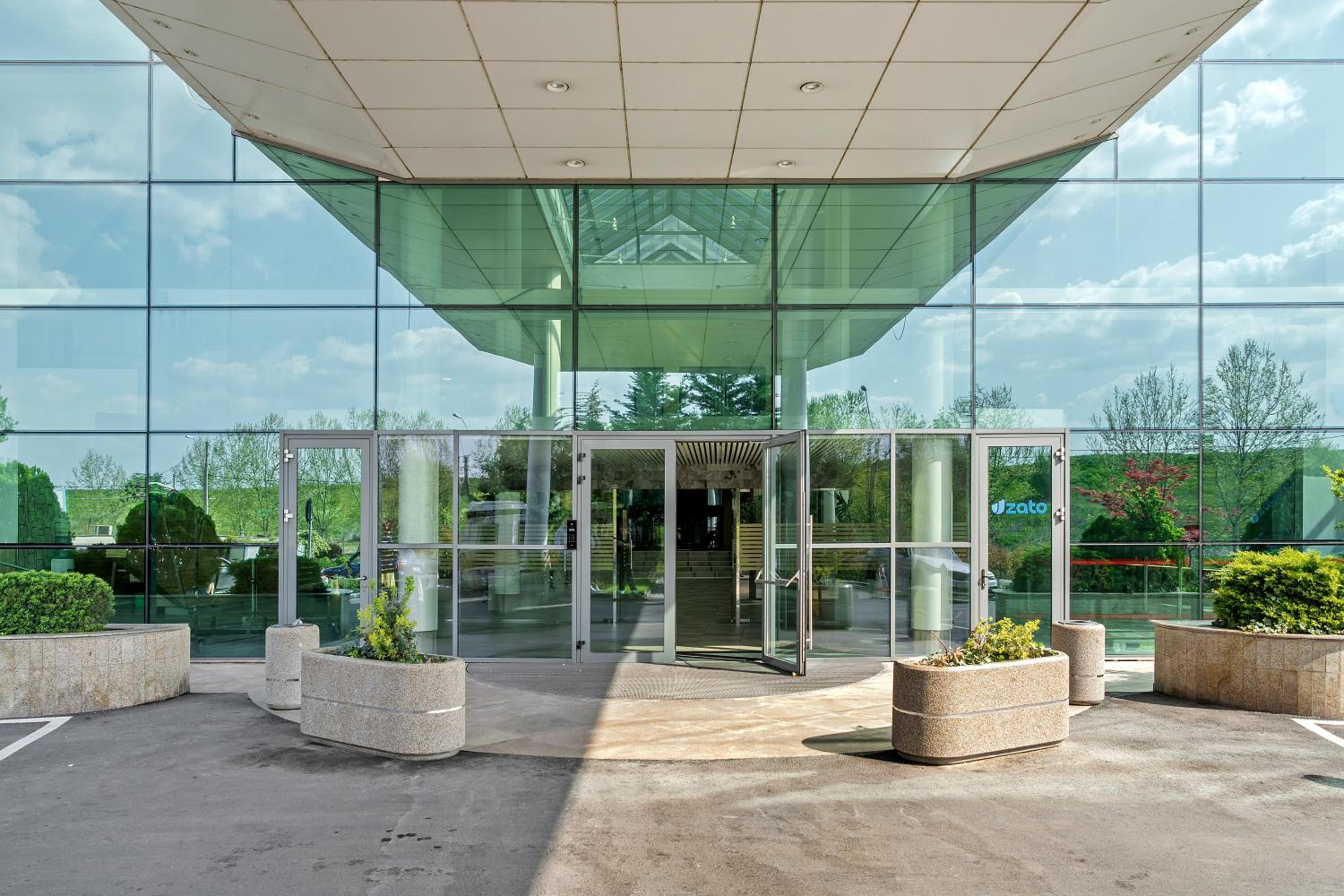 Hotel Rin Luxury Apartments Pool & Spa - Image 1