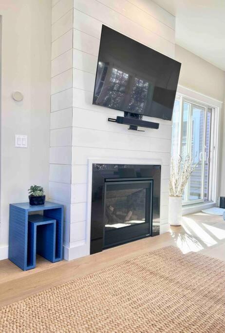 Luxury Water-View West End Condo