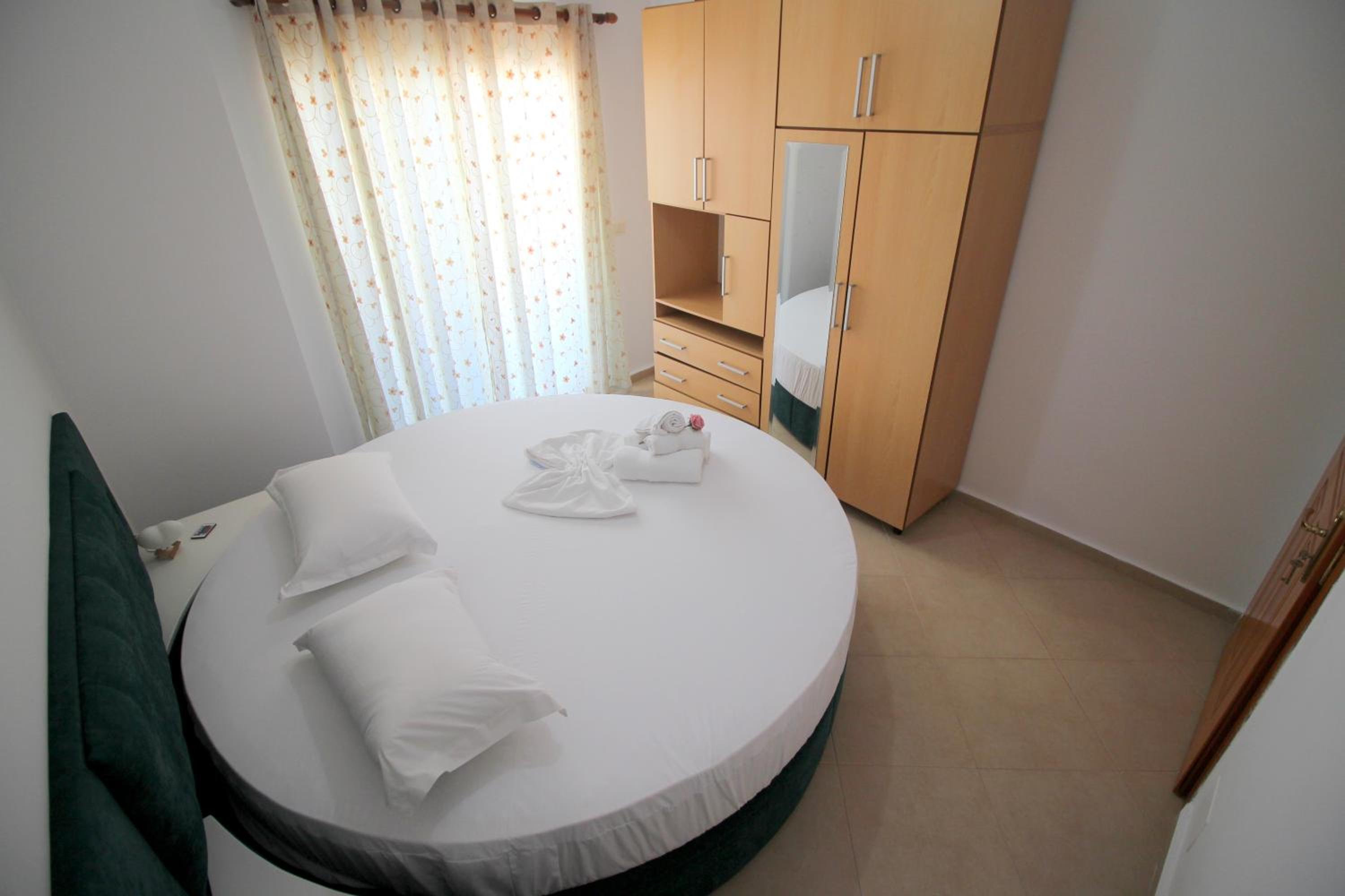 July Seaview Apartments