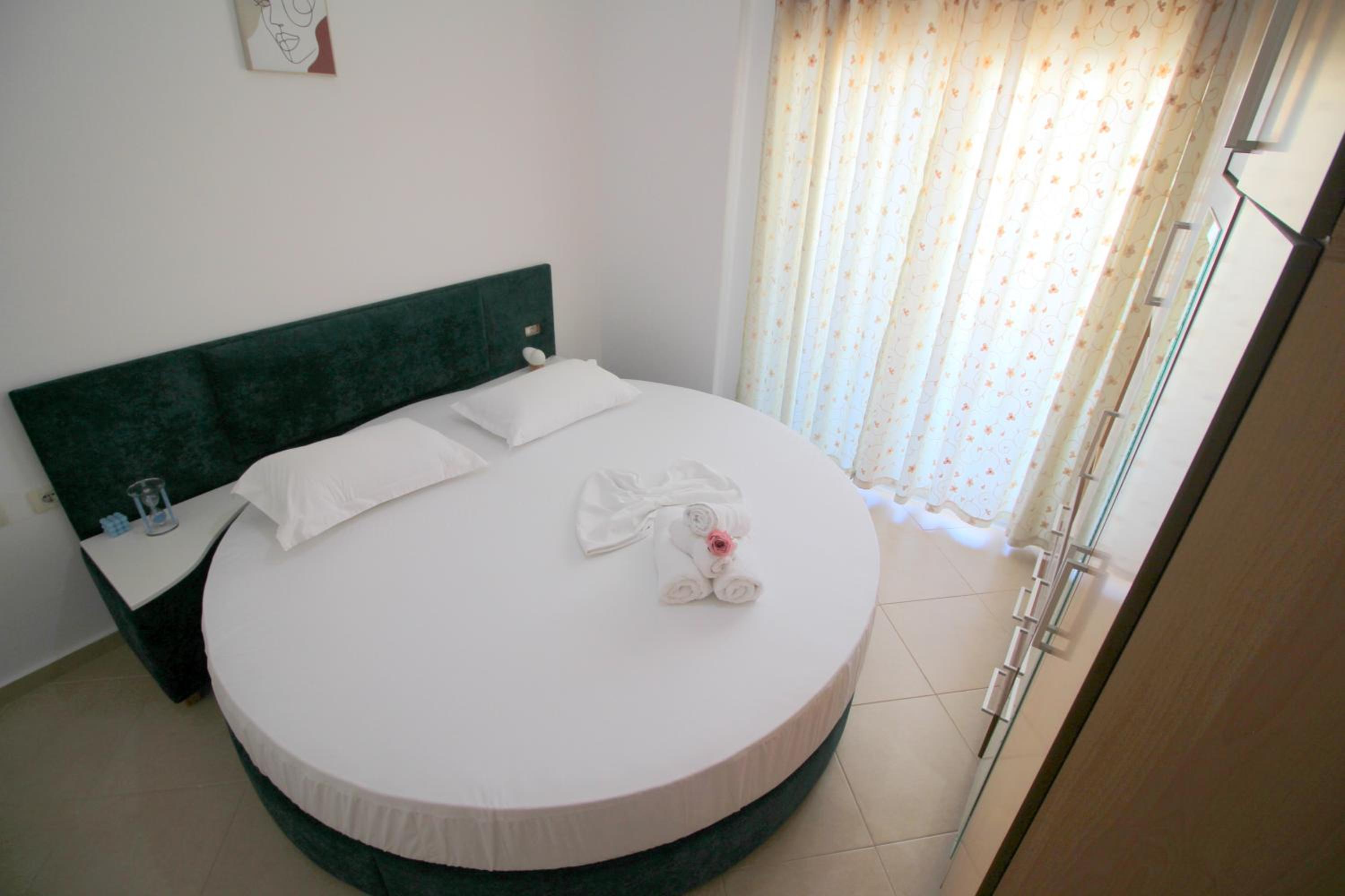 July Seaview Apartments