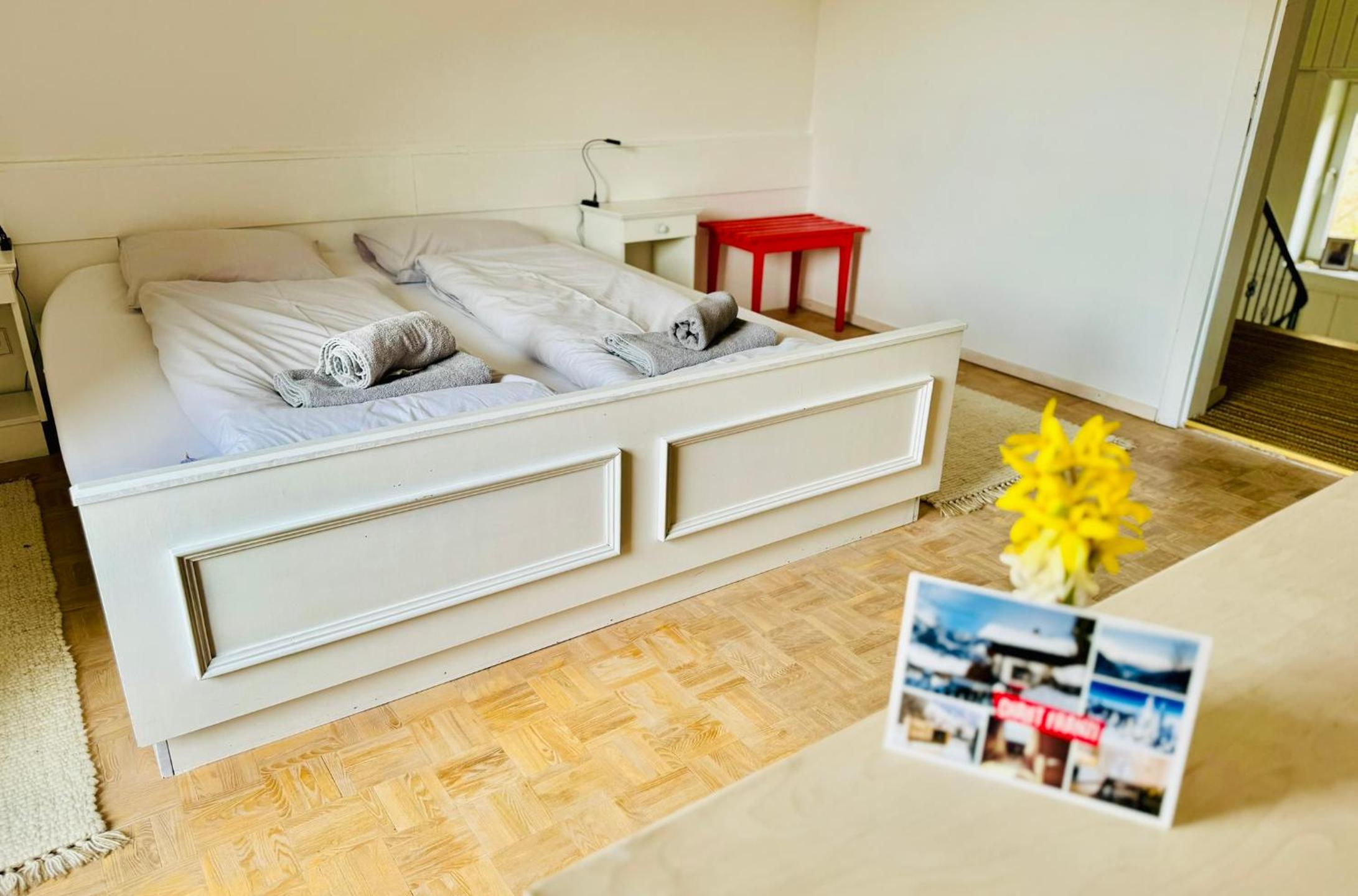 Chalet Franzi - Ruhiges Chalet mit Bergblick, Garten und gratis Eintritt ins Solarbad