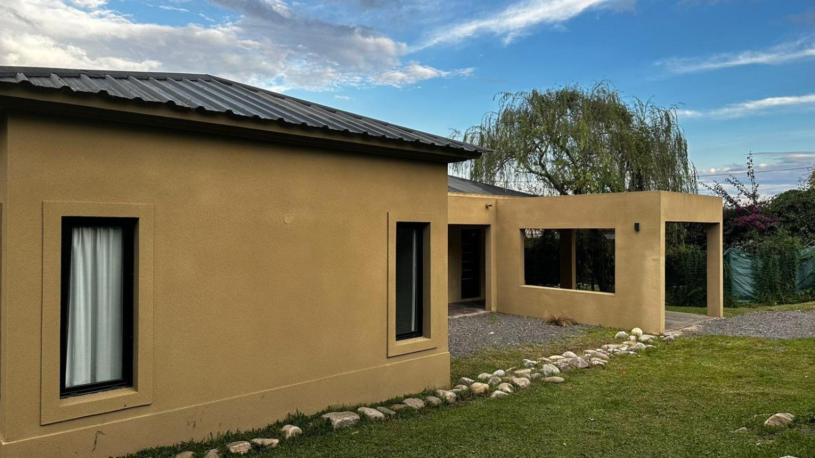 casa con pileta grande en Castellanos San Lorenzo ,paisaje unico, tranquilidad y comodidad