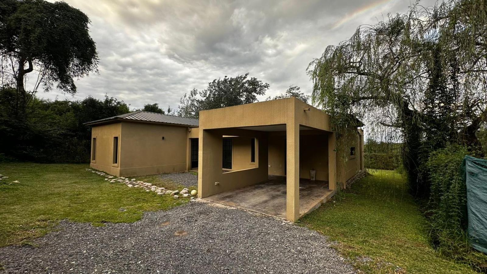 casa con pileta grande en Castellanos San Lorenzo ,paisaje unico, tranquilidad y comodidad