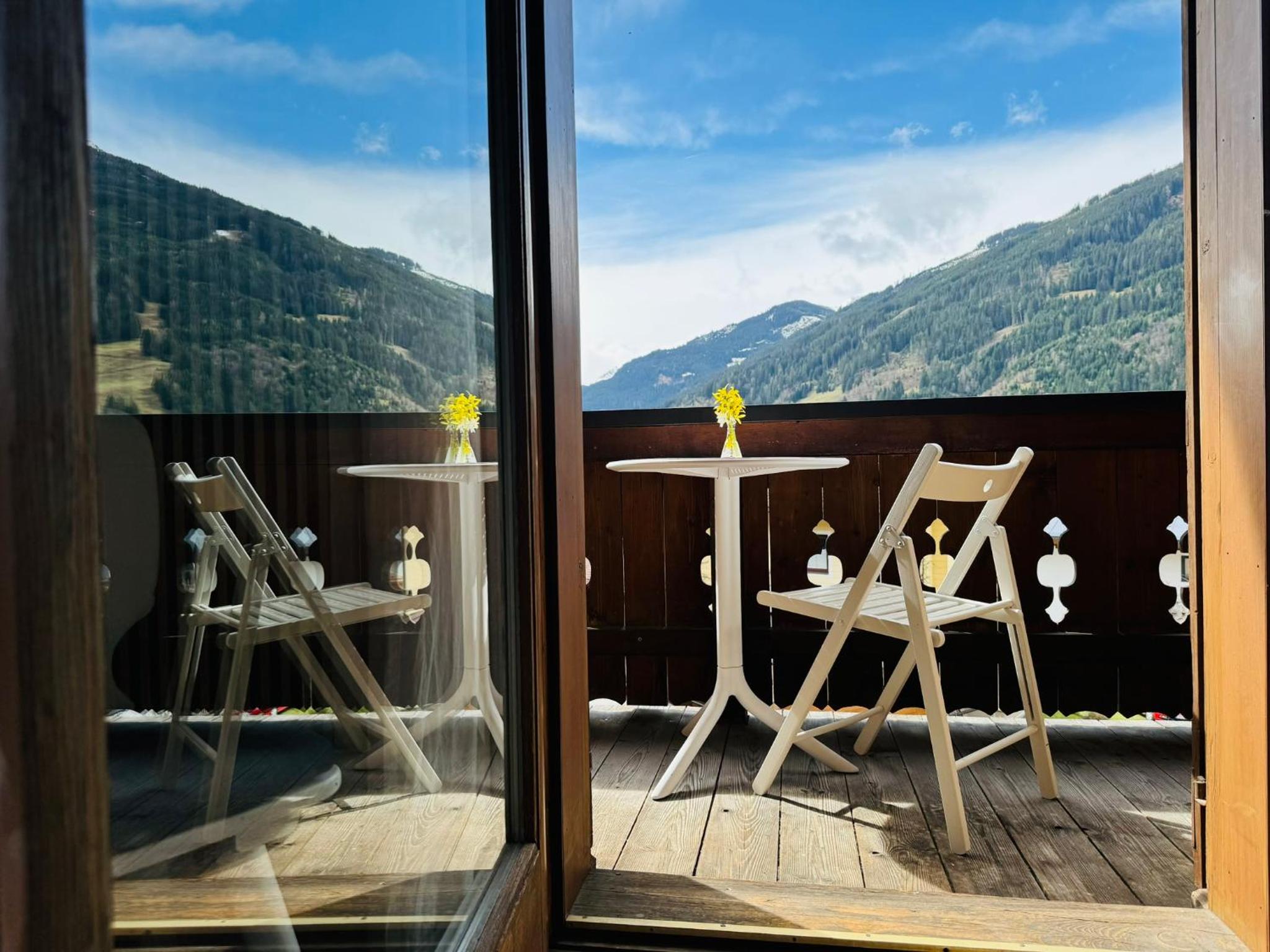 Chalet Franzi - Ruhiges Chalet mit Bergblick, Garten und gratis Eintritt ins Solarbad