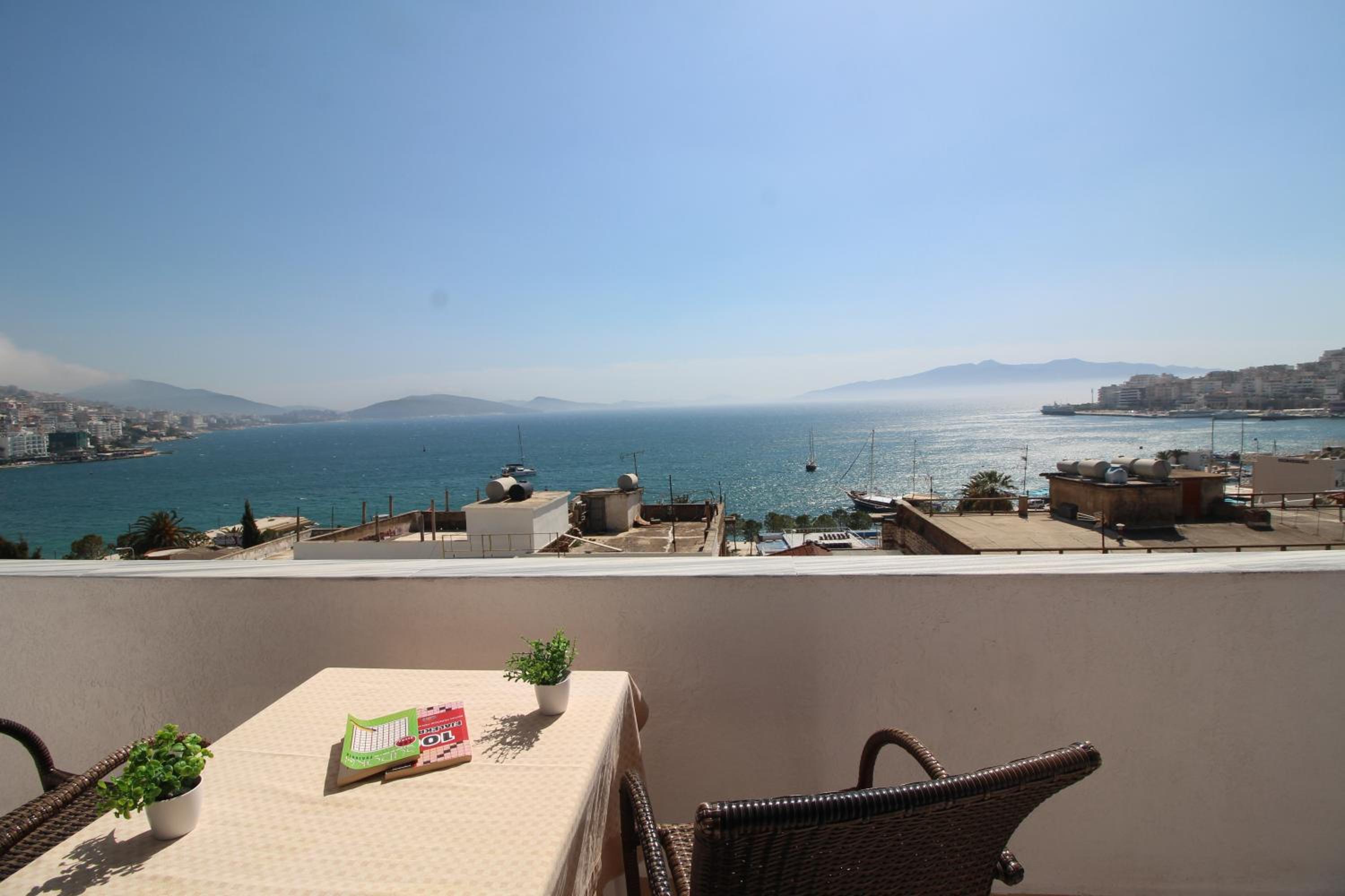 July Seaview Apartments