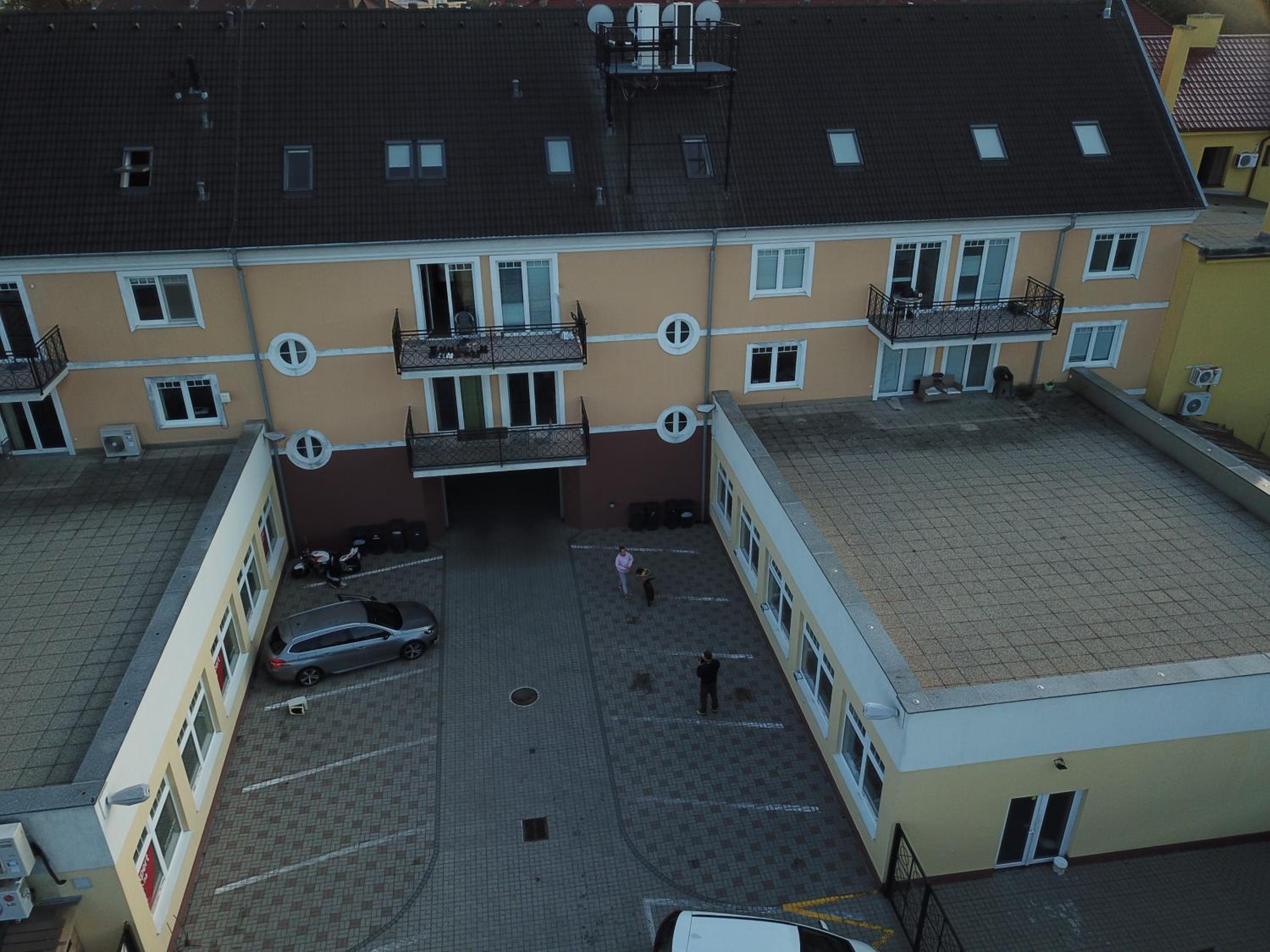 Photo 10