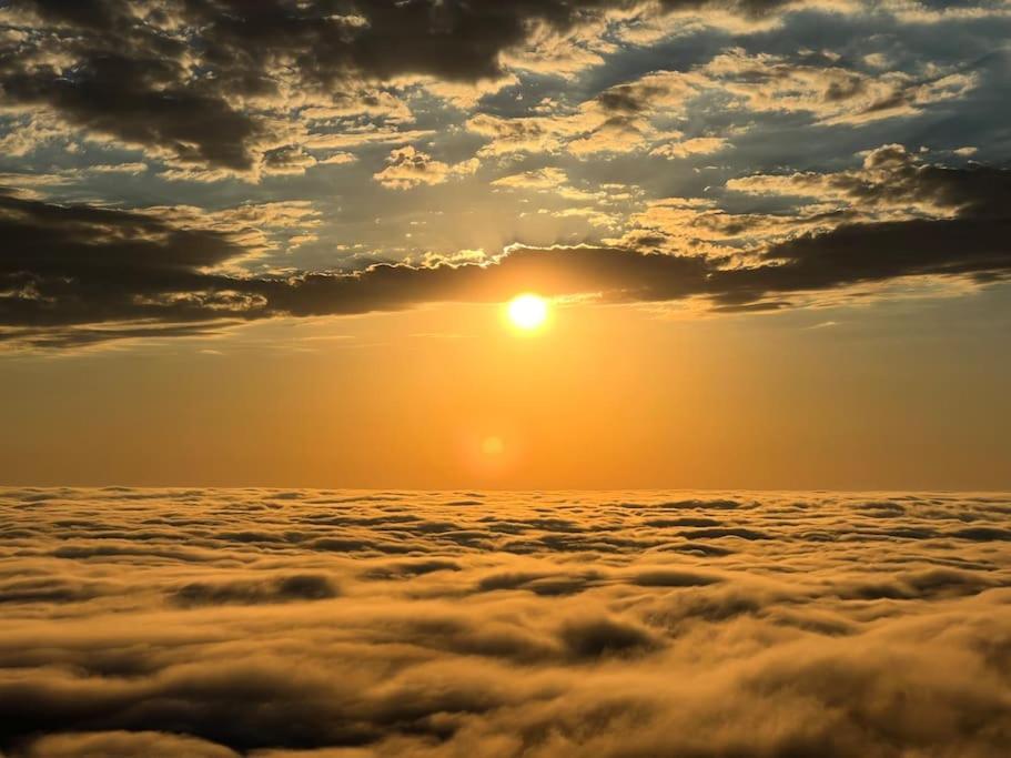 Cloudtop hut