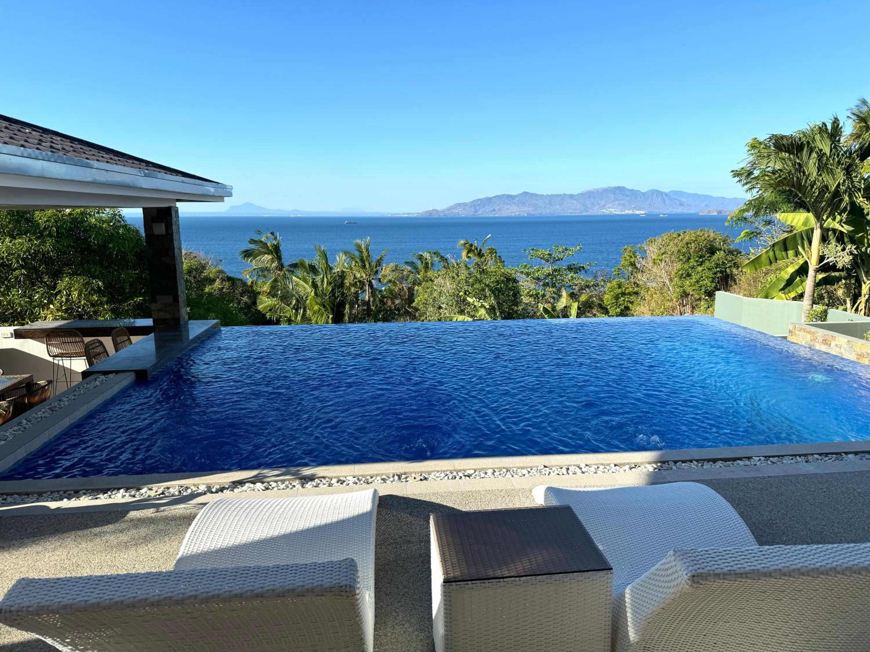 Casa Blanca Puerto Galera view 4