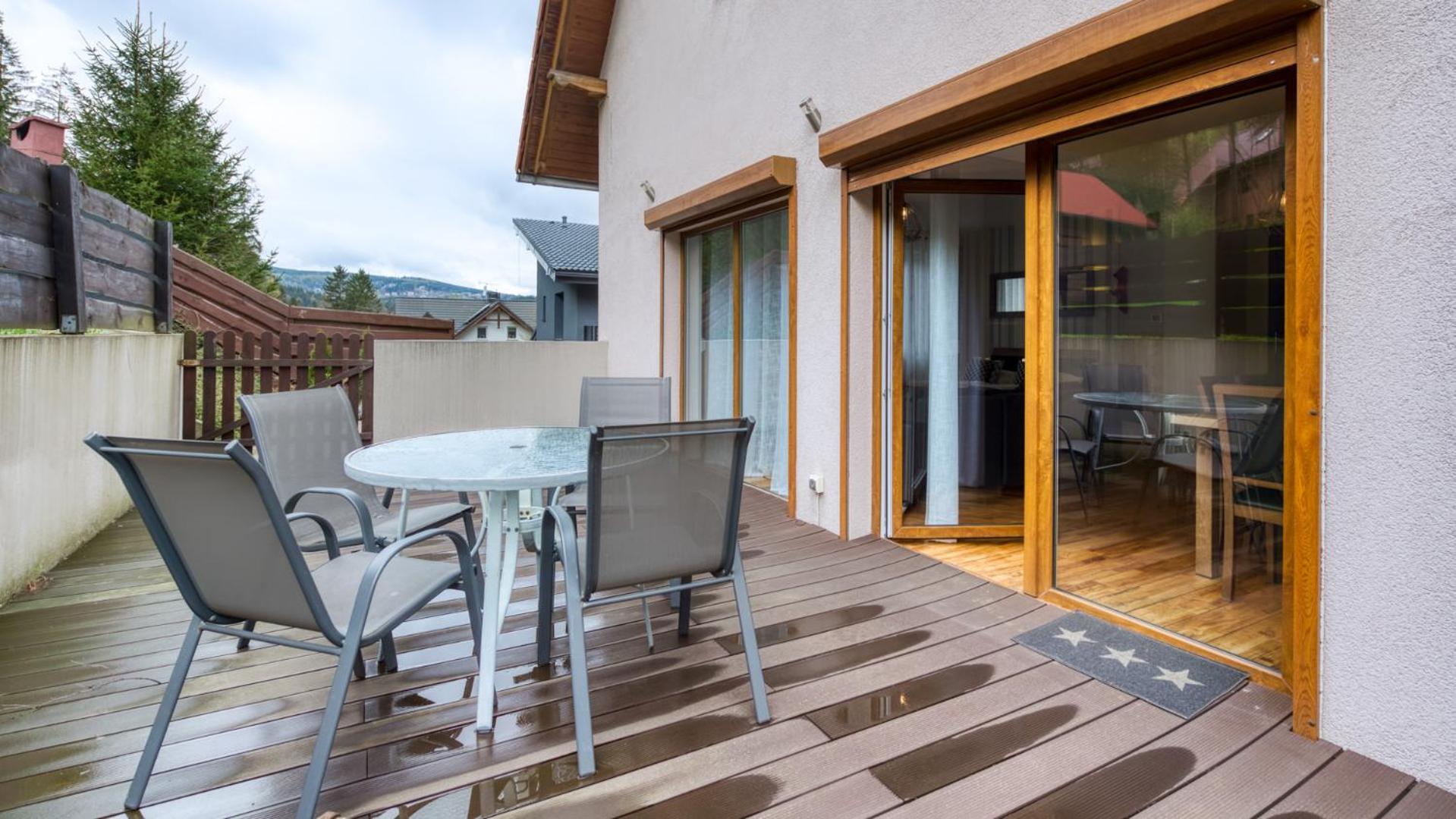 ROYAL APARTS Villa Vika Apartamenty Górskie z ogrodem