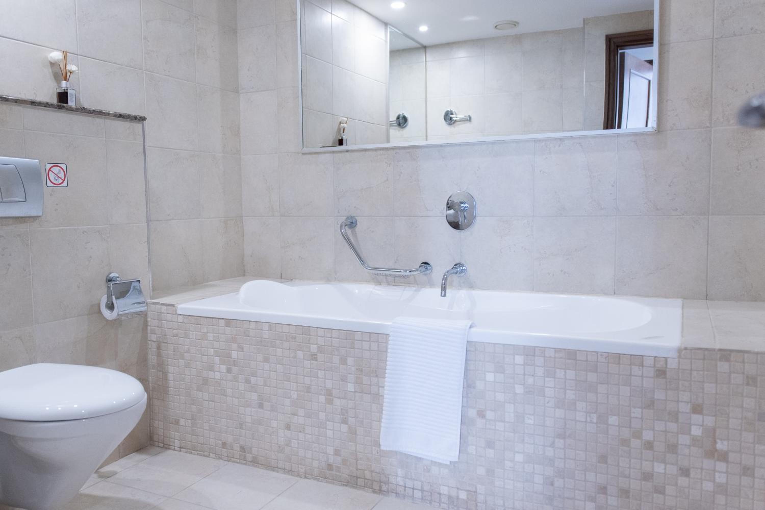 Aphrodite Hills Renovated flat L01 with garden