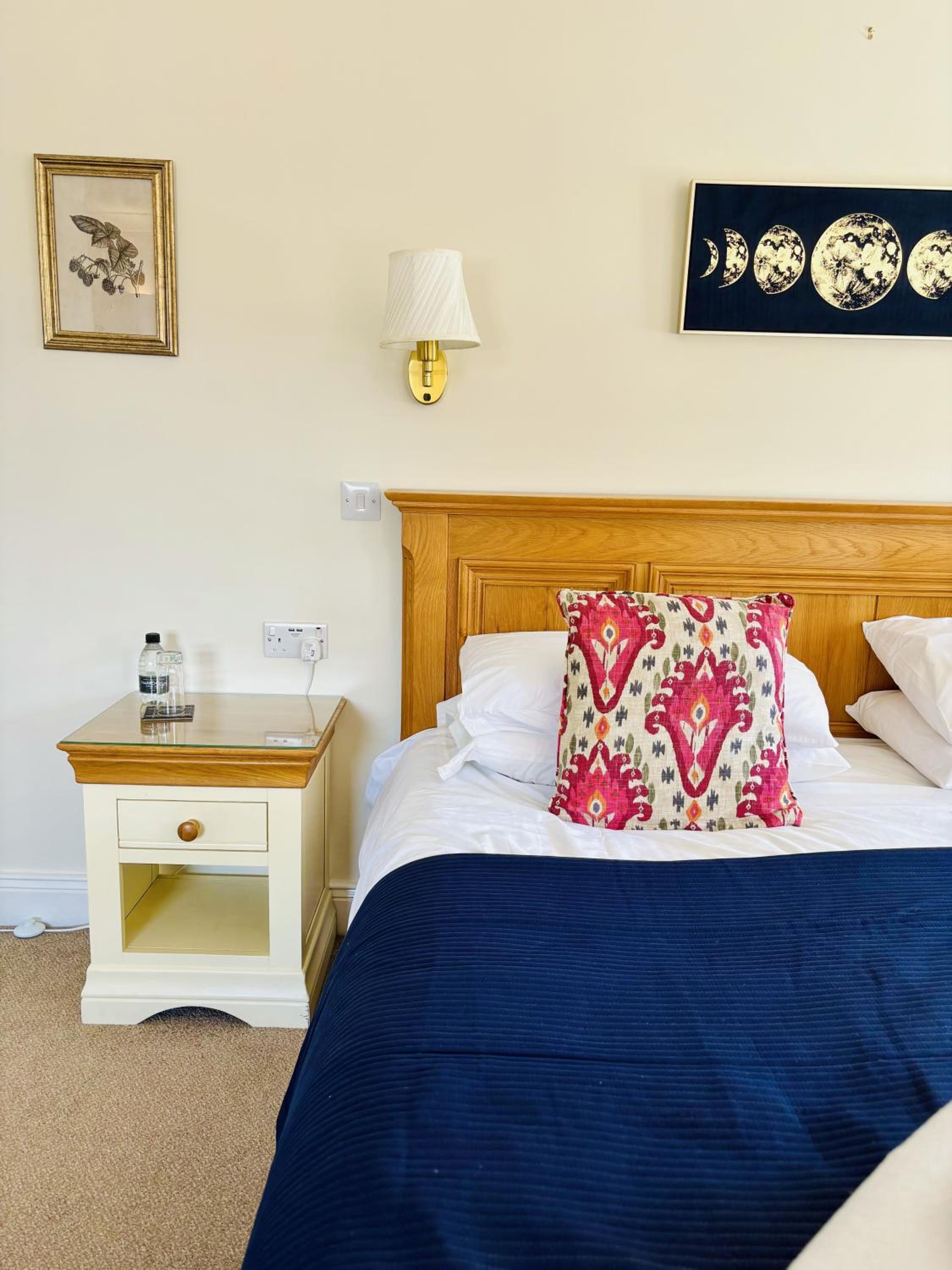The Boatside Inn - Quilters - Super King Ensuite view 2