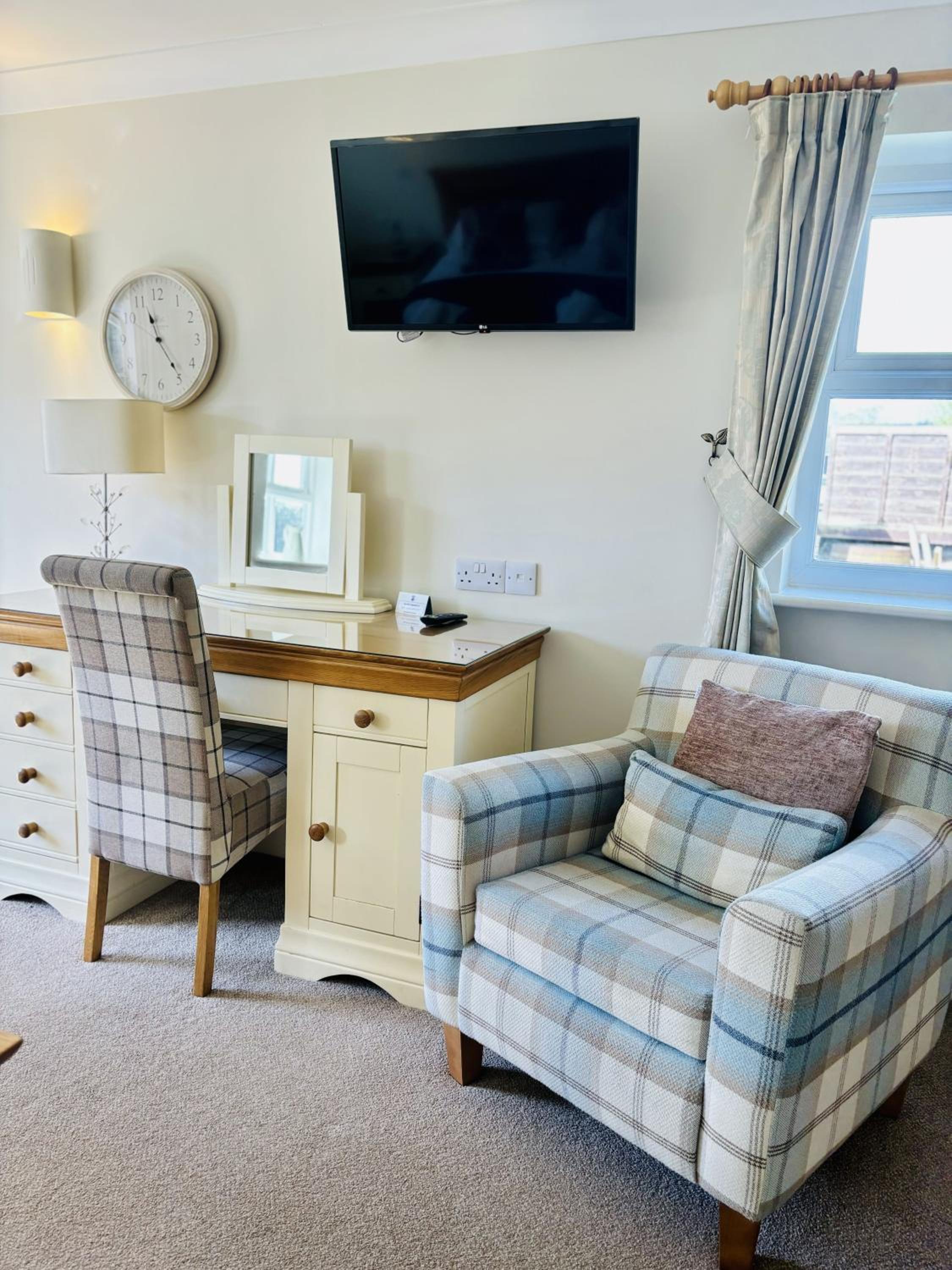 The Boatside Inn - Quilters - Super King Ensuite view 3